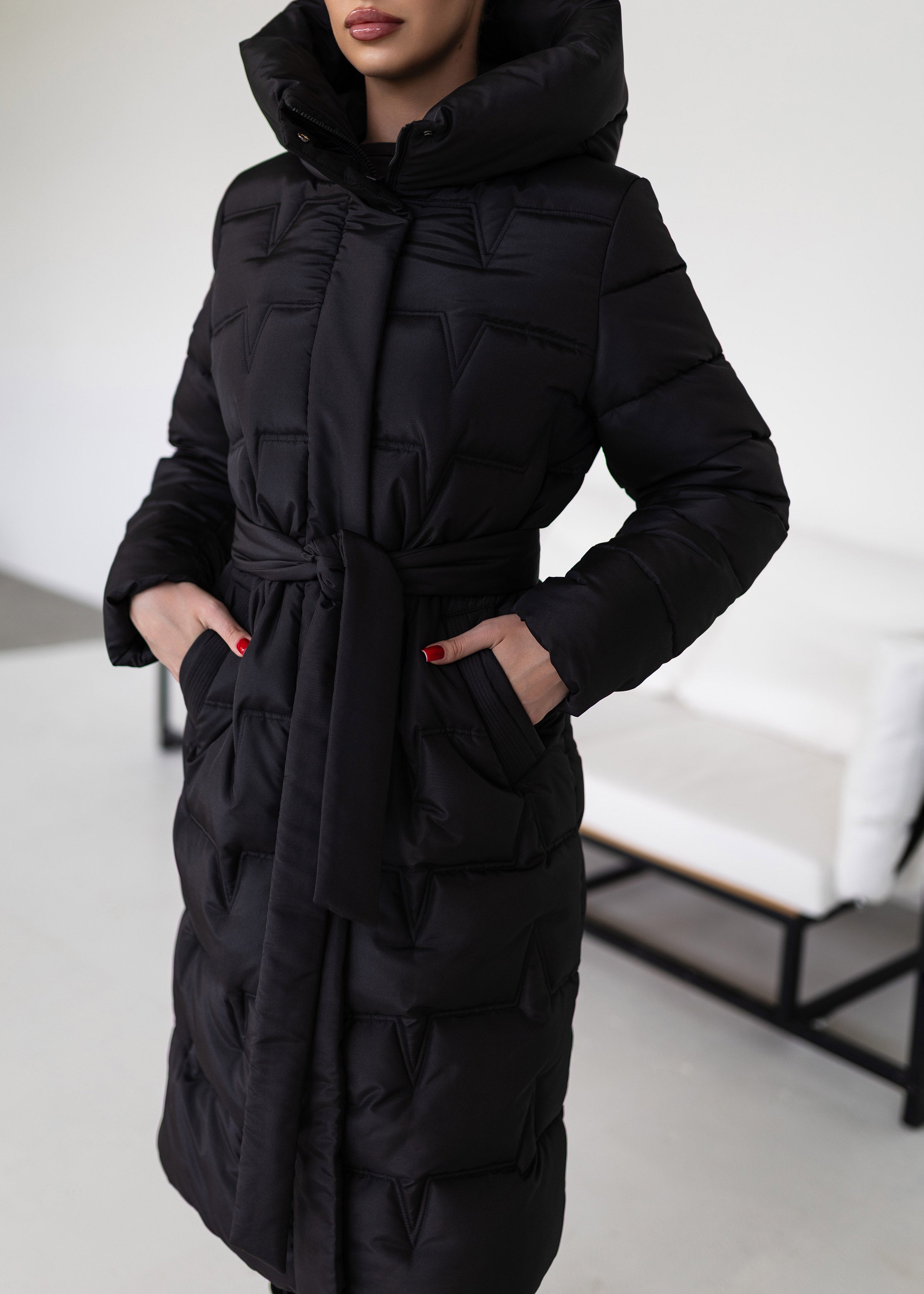 Ilgas pūkinis paltas – elegancijos ir šilumos derinys