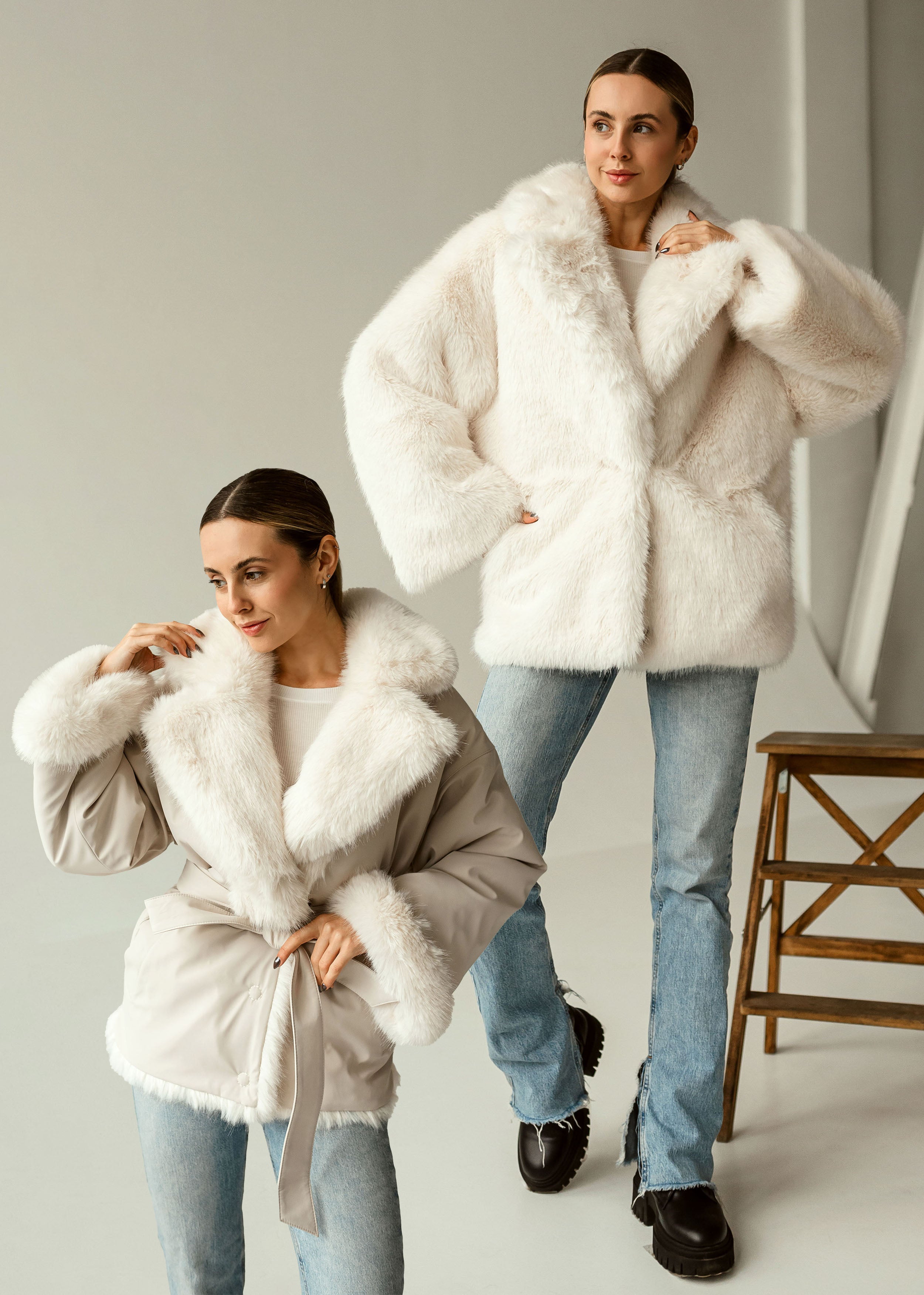 Dvipusis smėlio spalvos eko kailinis paltas – du įvaizdžiai viename