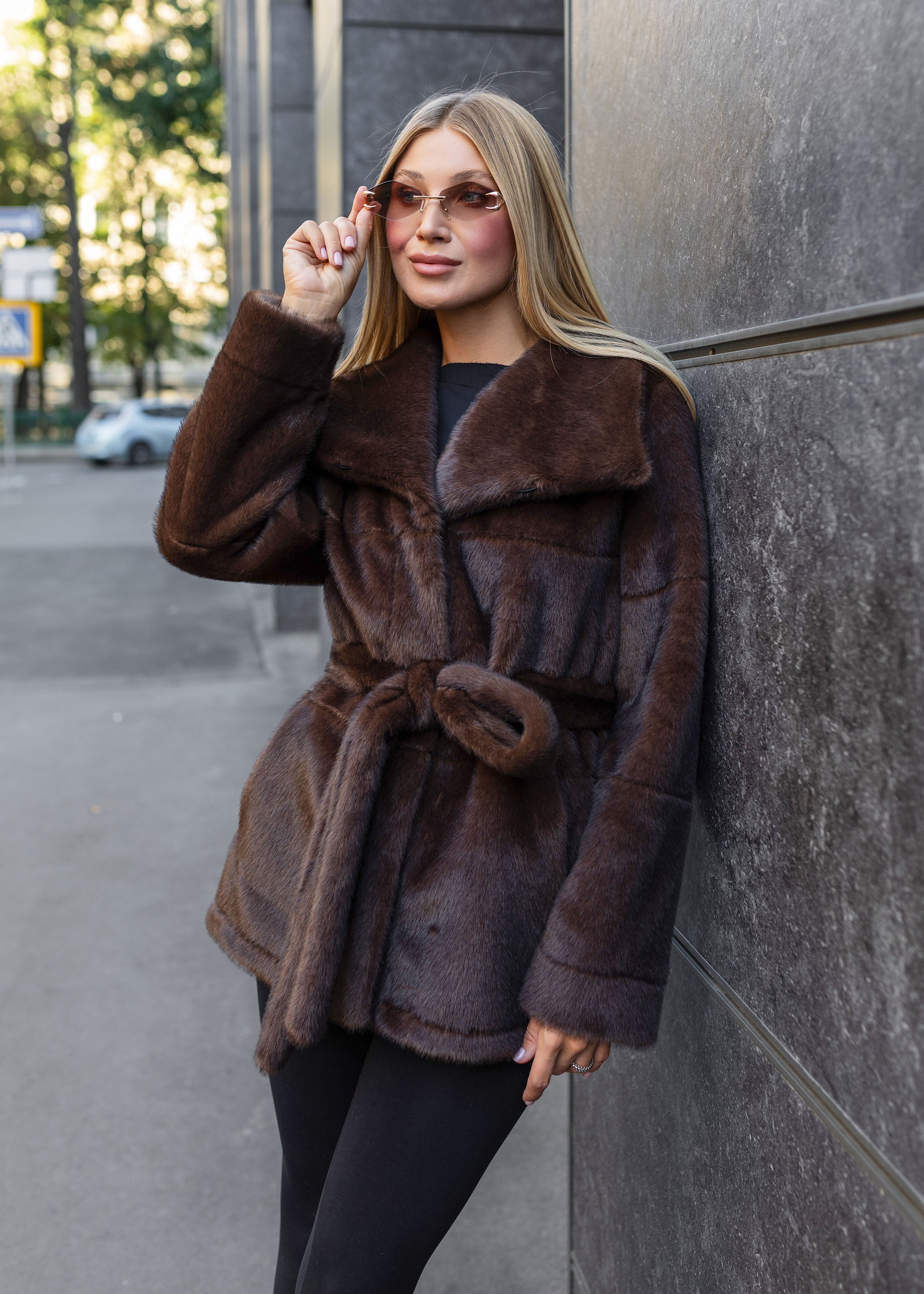 Dvipusis avies kailio paltas – elegancijos ir šilumos derinys