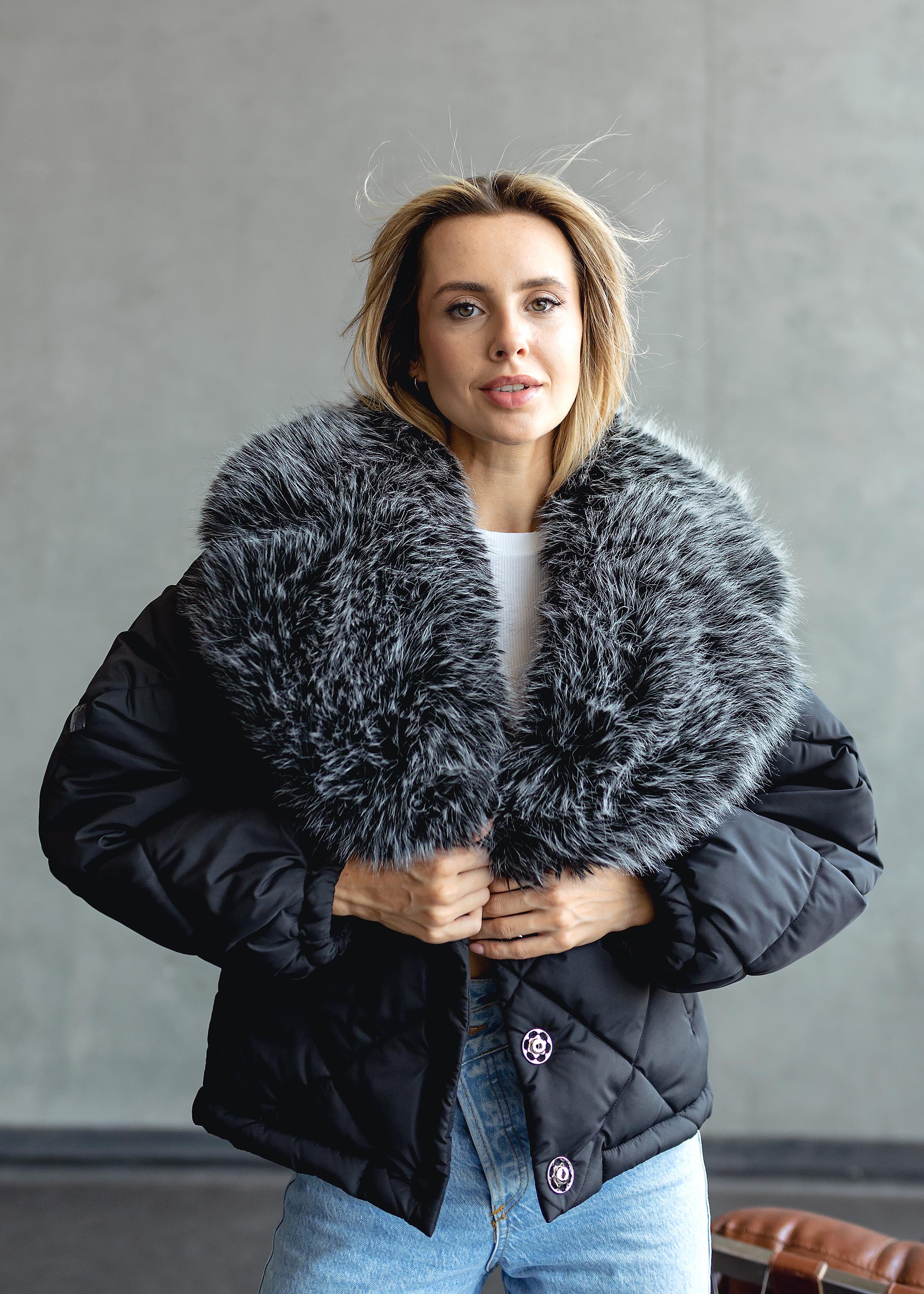 Elegant Winter Jacket with Faux Fur Collar Black