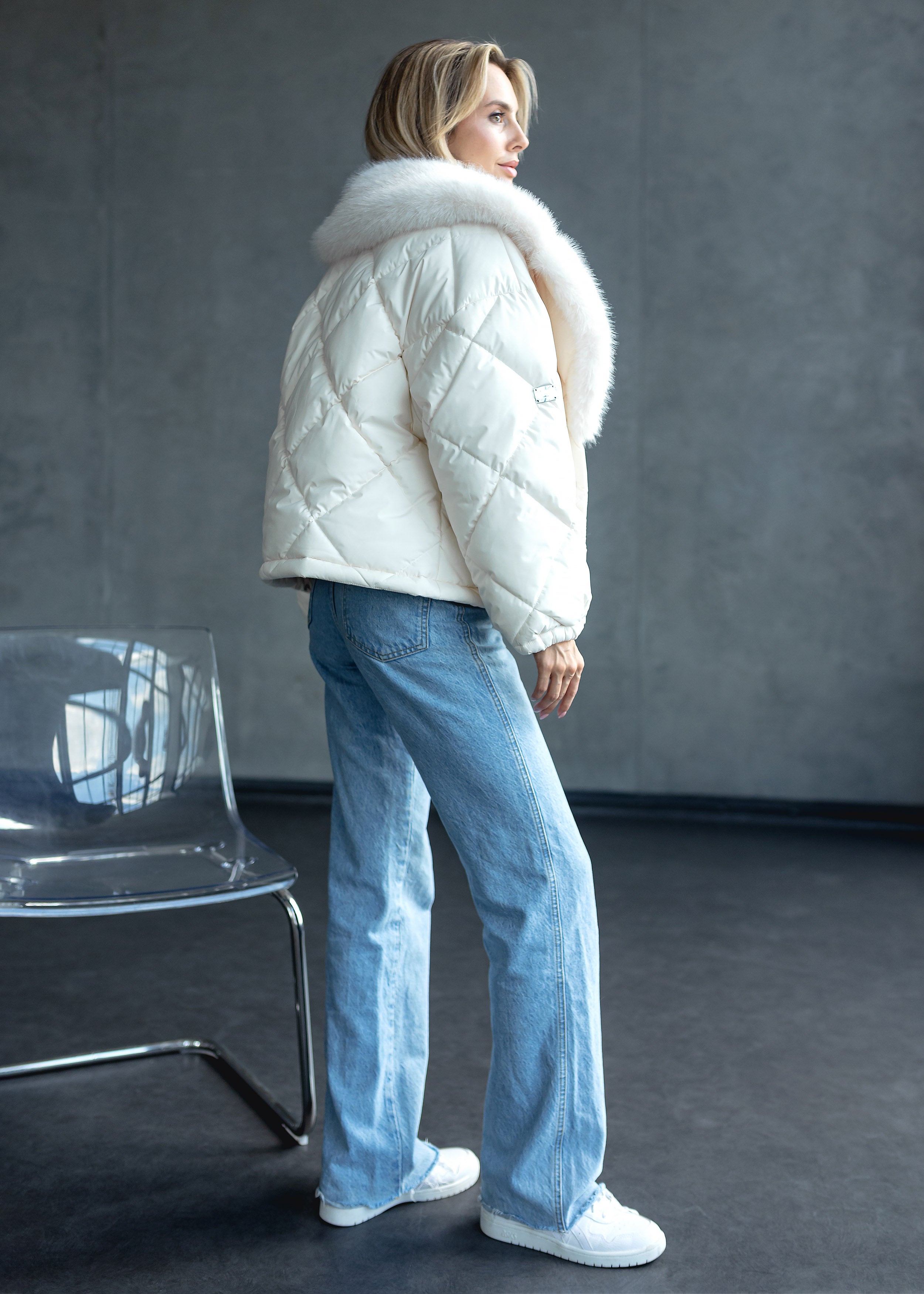 Elegant Winter Jacket with Faux Fur Collar Milky