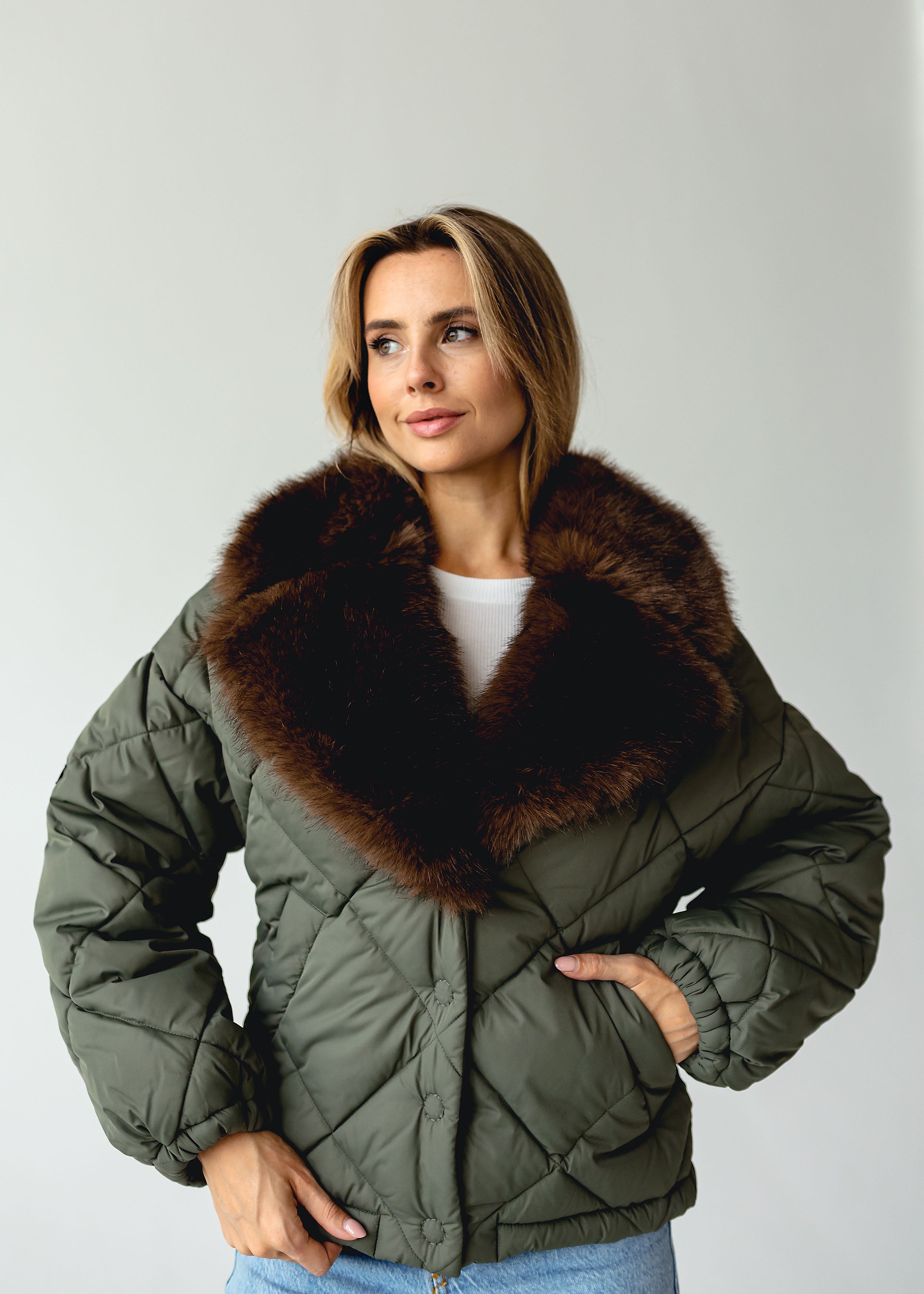 Elegant Winter Jacket with Faux Fur Collar Green