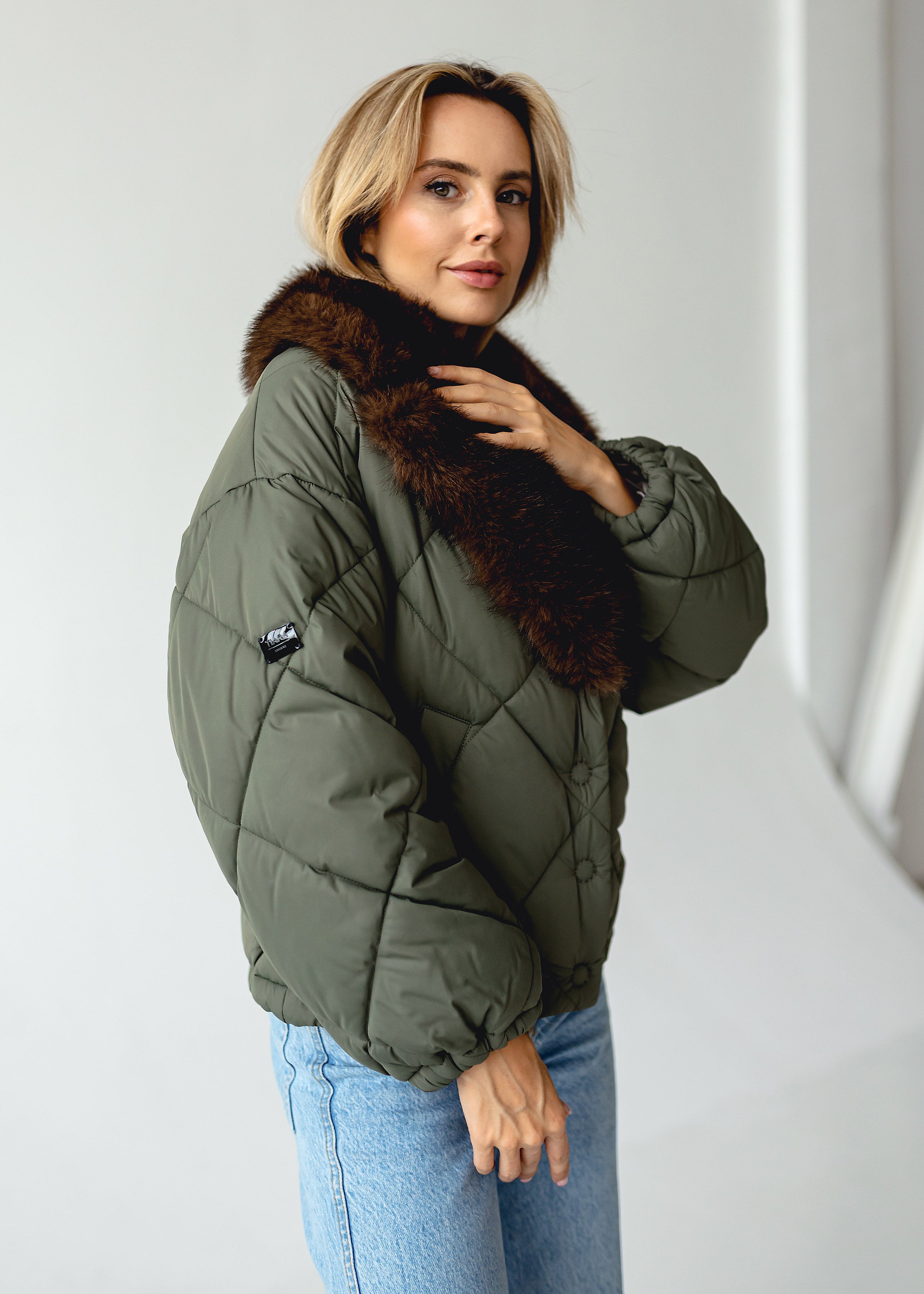 Elegant Winter Jacket with Faux Fur Collar Green