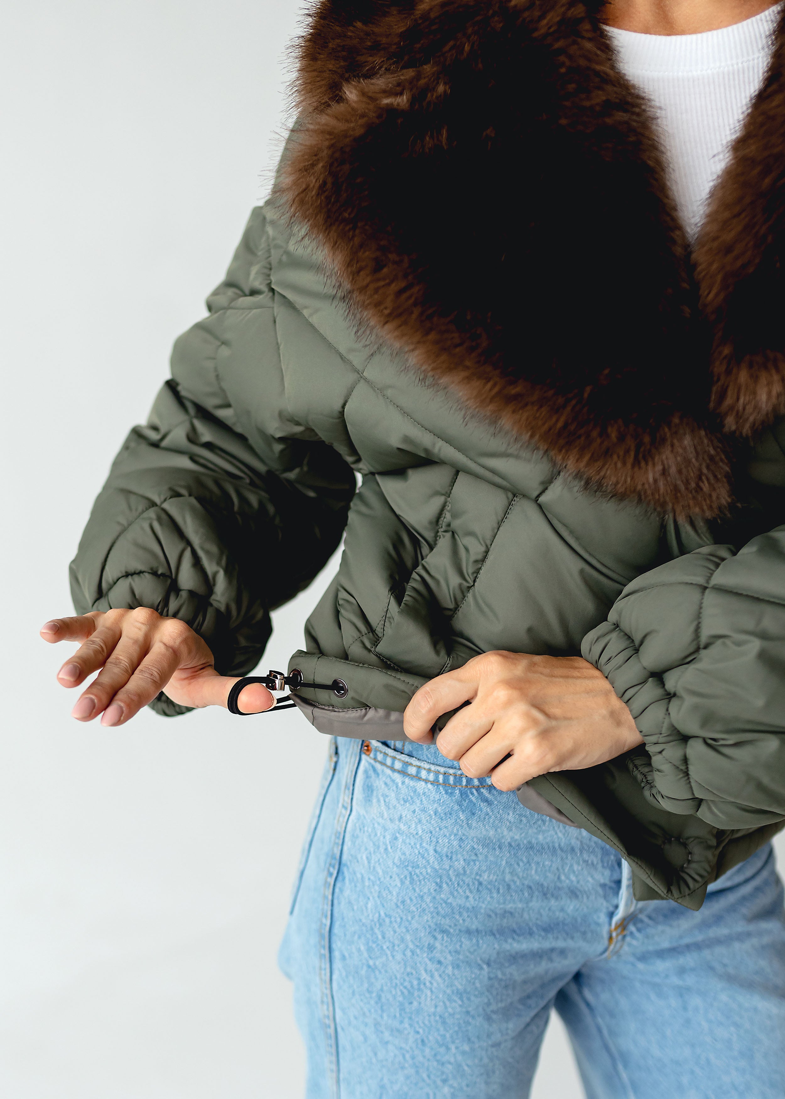 Elegant Winter Jacket with Faux Fur Collar Green