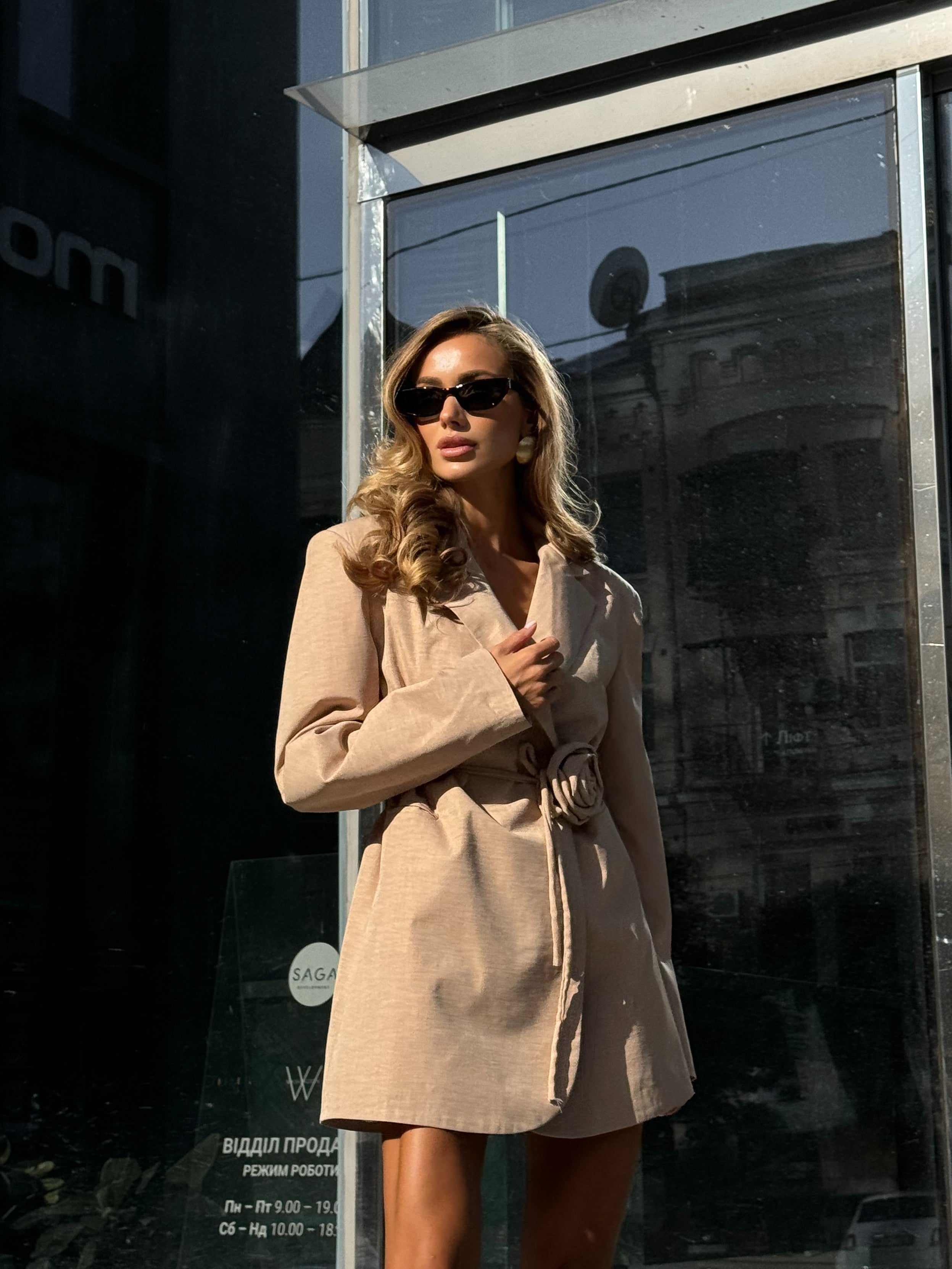 Dress Jacket with a rose belt beige