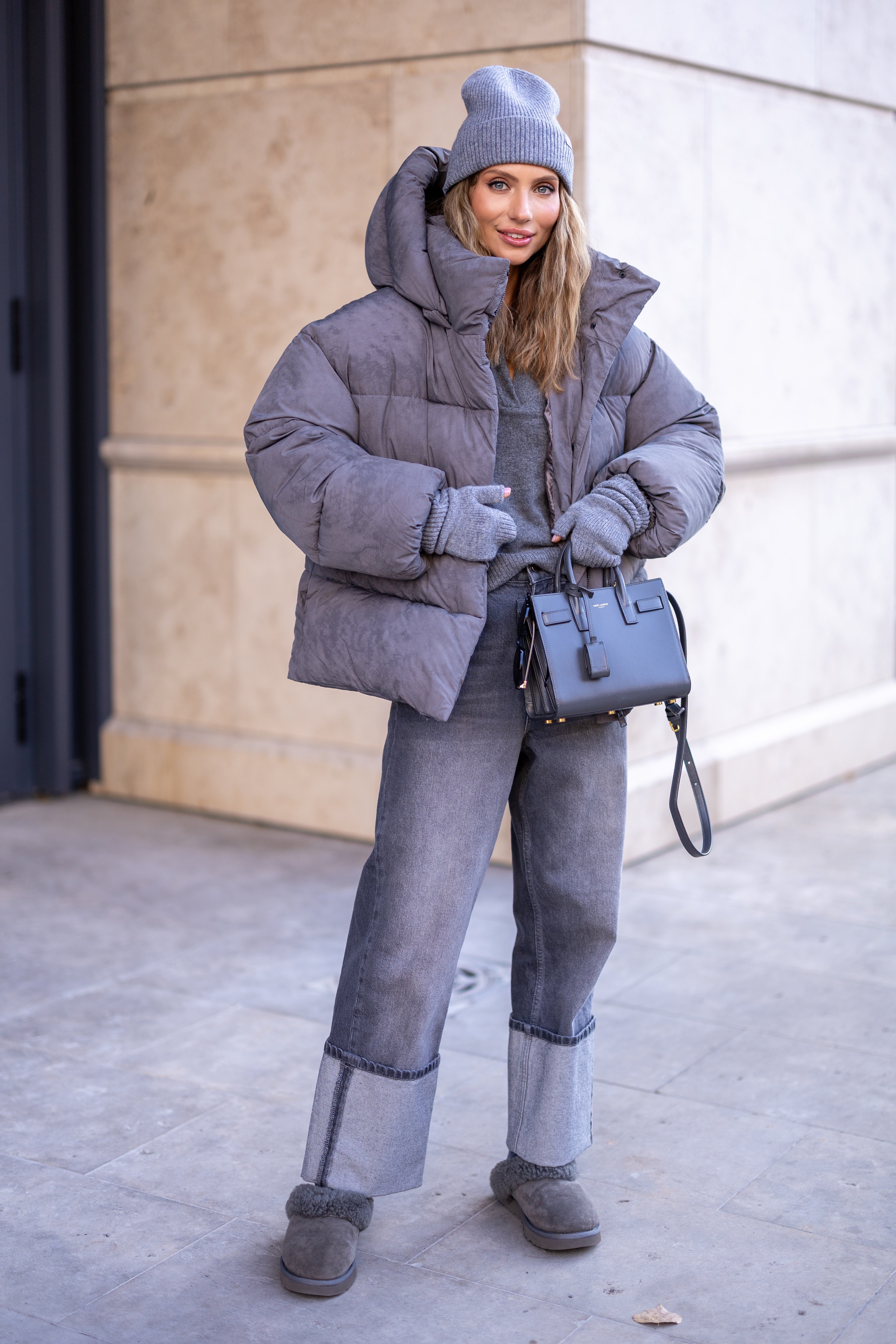 Stylish Loose-Fit Down Jacket with Removable Hood Grey