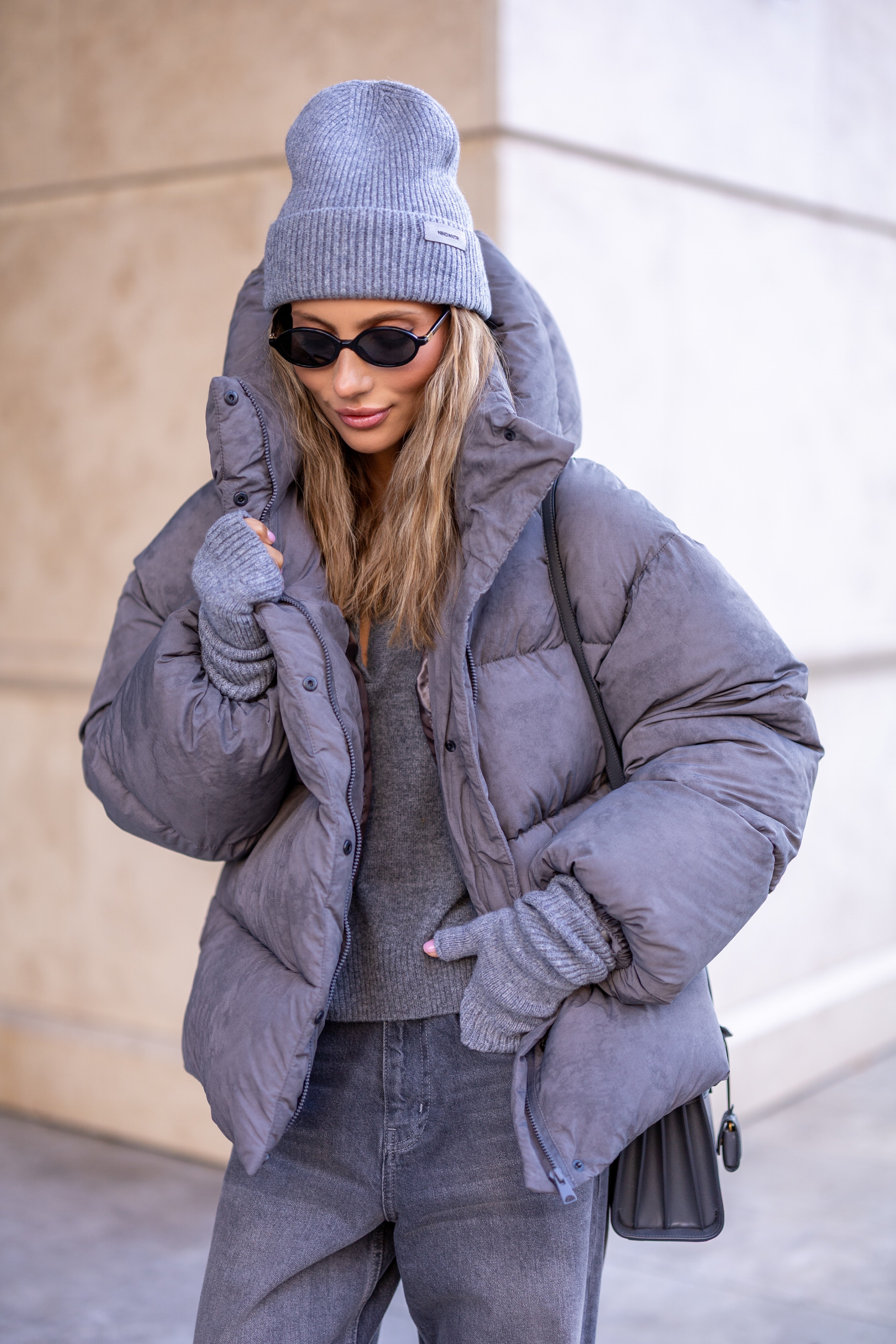 Stylish Loose-Fit Down Jacket with Removable Hood Grey