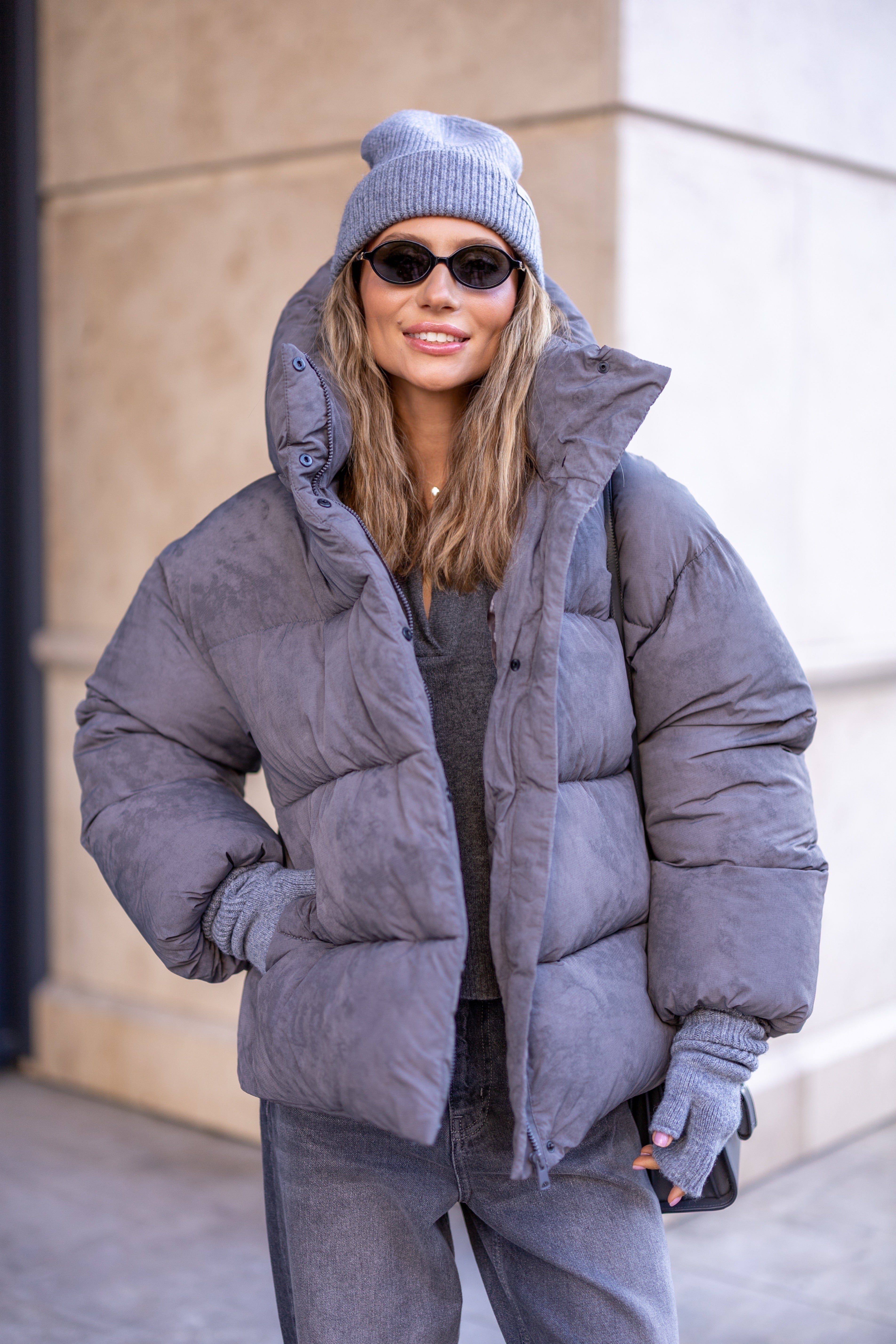 Stylish Loose-Fit Down Jacket with Removable Hood Grey