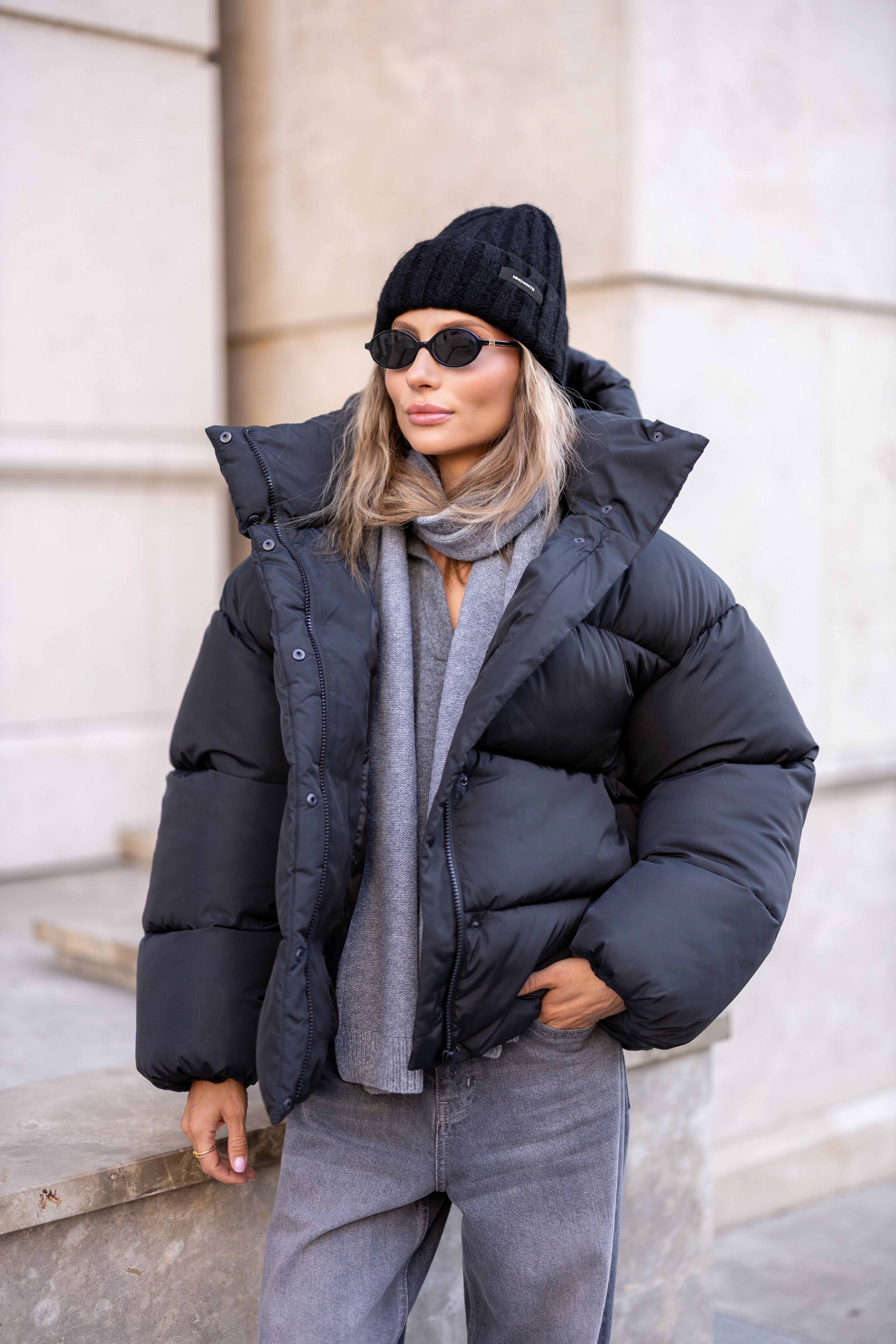 Stylish Loose-Fit Down Jacket with Removable Hood Black