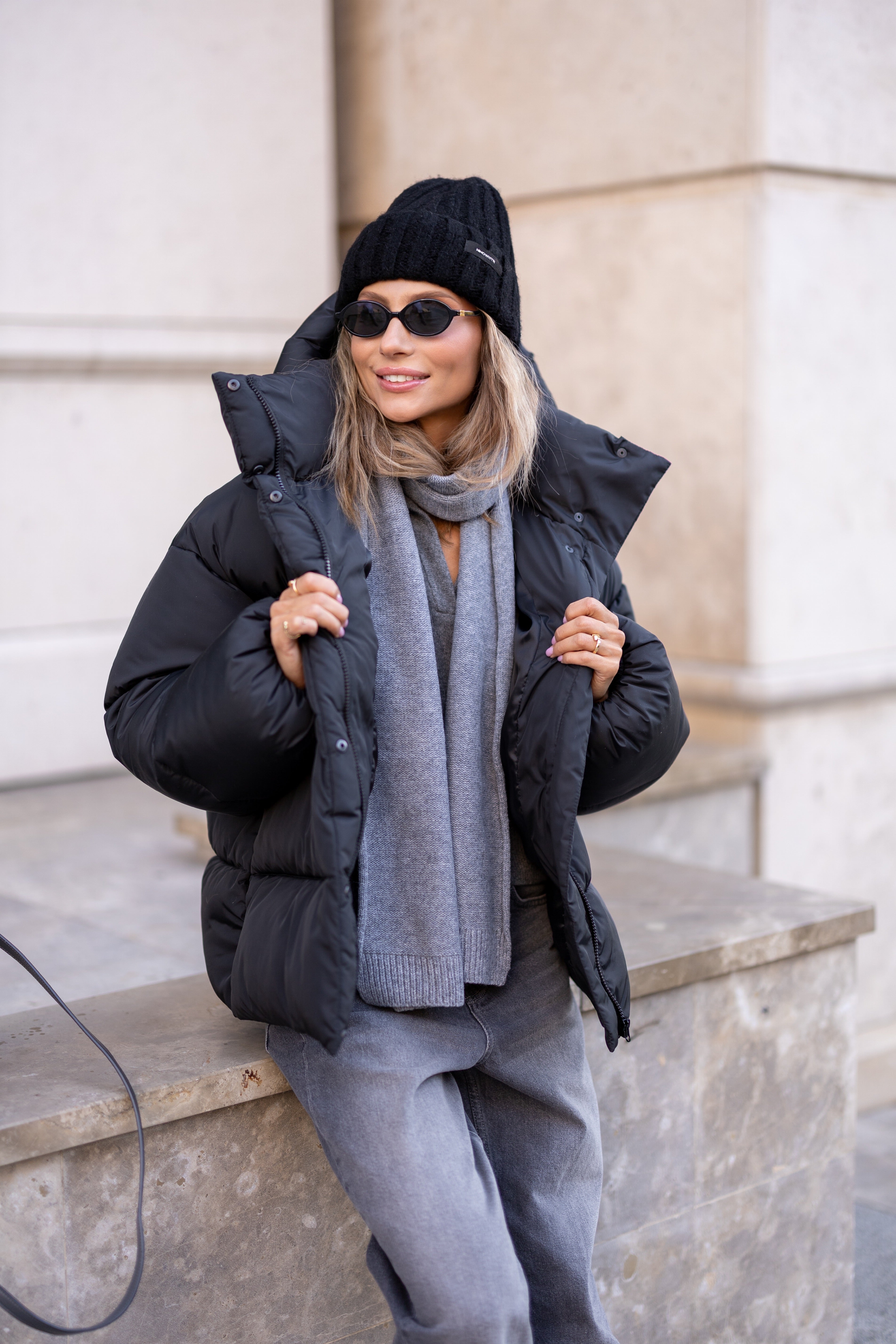 Stylish Loose-Fit Down Jacket with Removable Hood Black