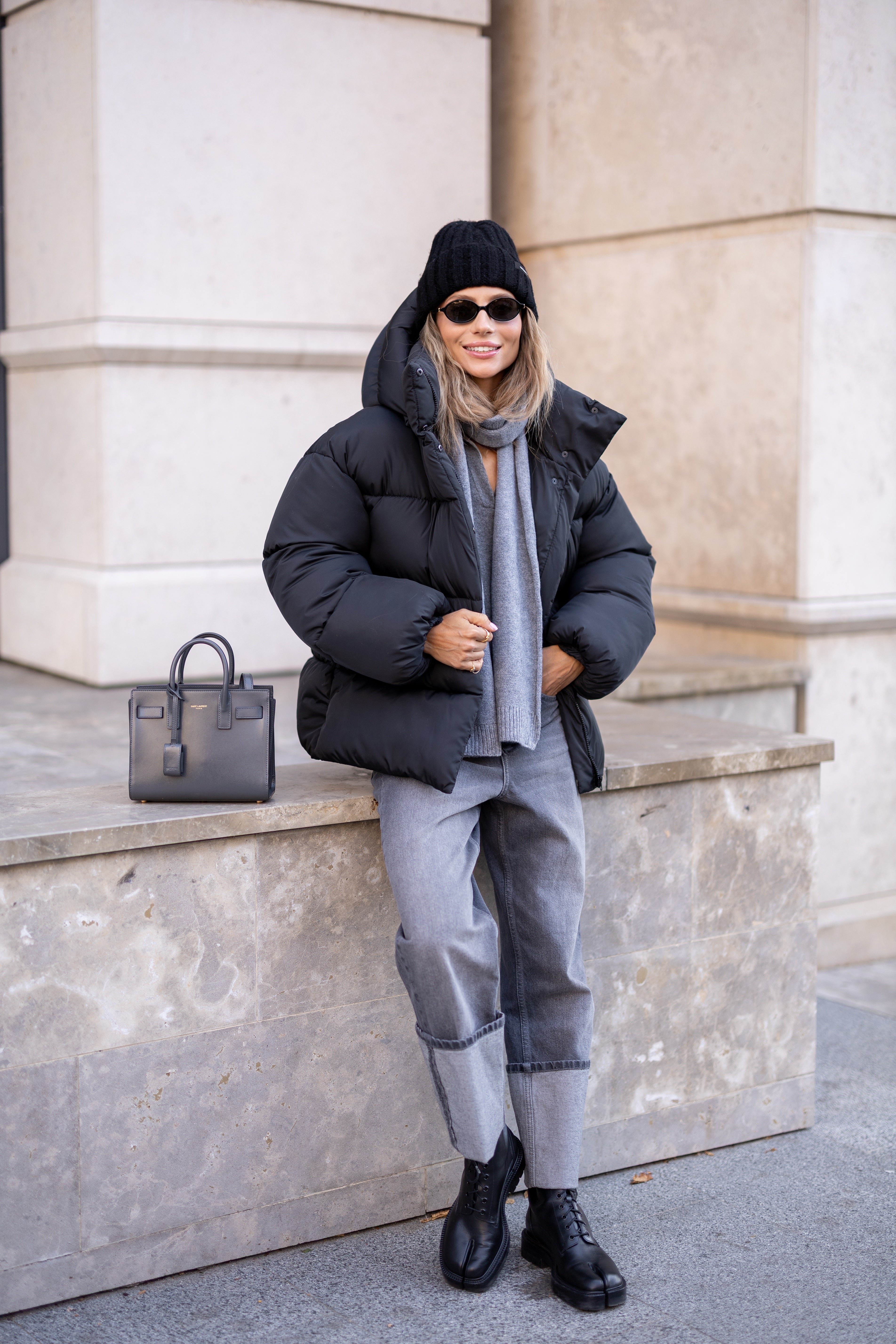 Stylish Loose-Fit Down Jacket with Removable Hood Black