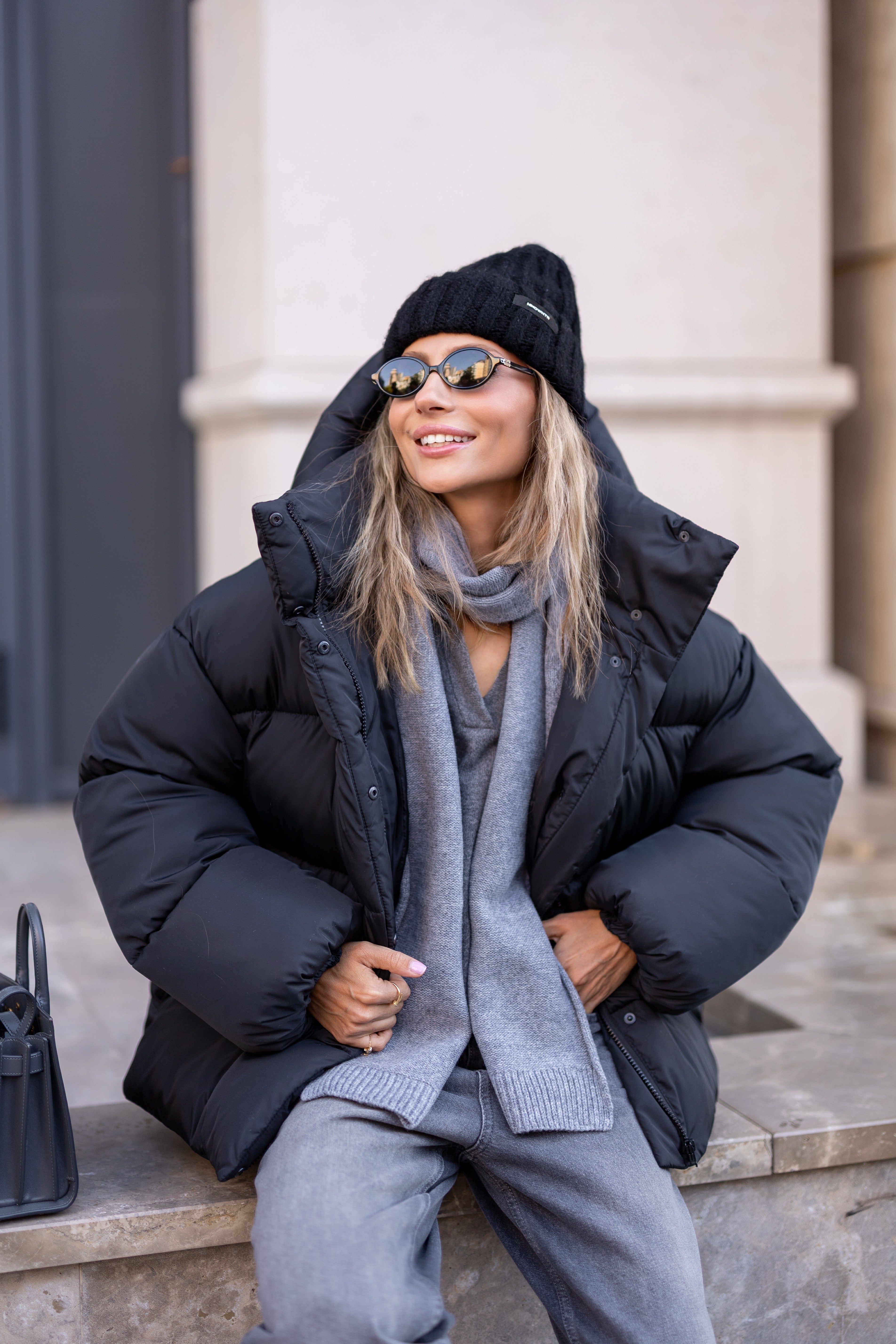 Stylish Loose-Fit Down Jacket with Removable Hood Black