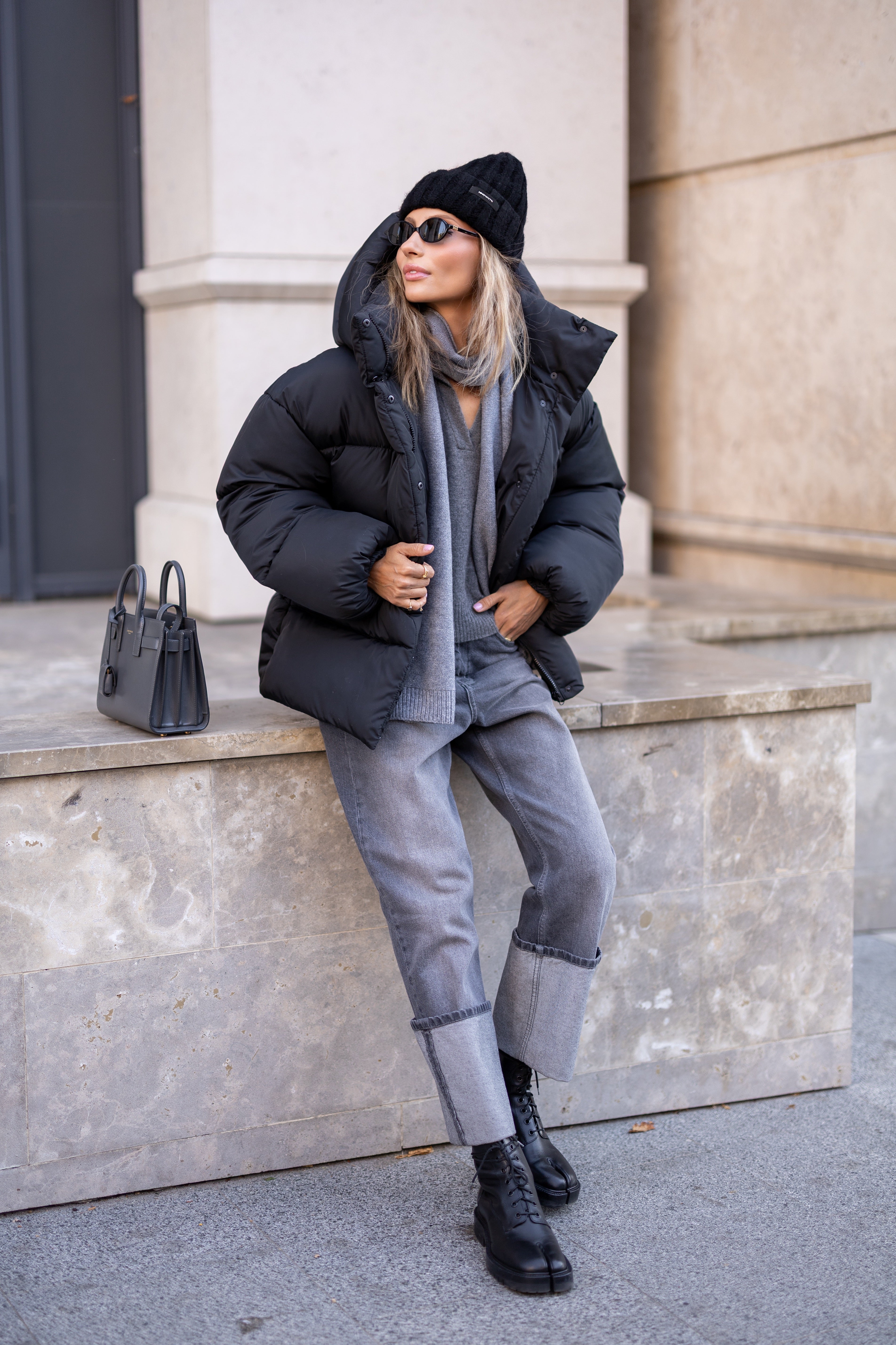 Stylish Loose-Fit Down Jacket with Removable Hood Black