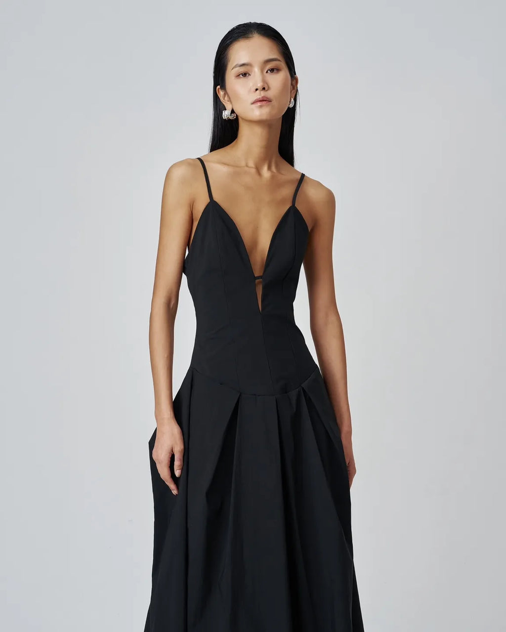 SCHWARZES KLEID