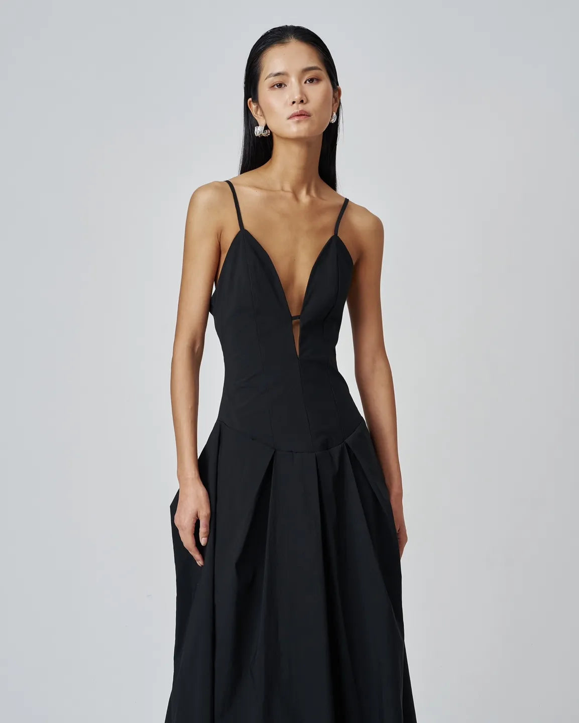 SCHWARZES KLEID