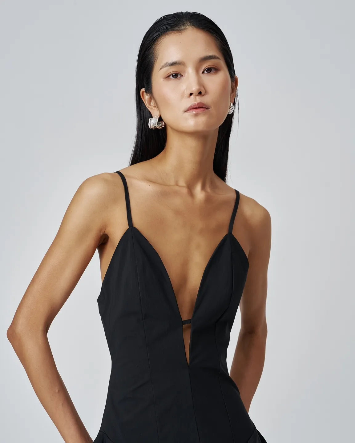SCHWARZES KLEID