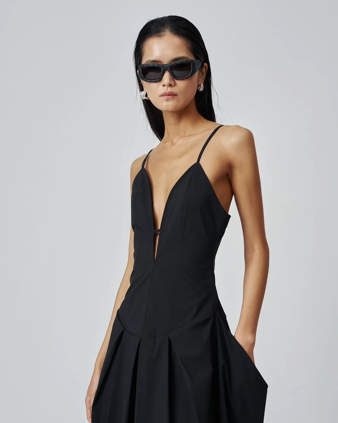 SCHWARZES KLEID
