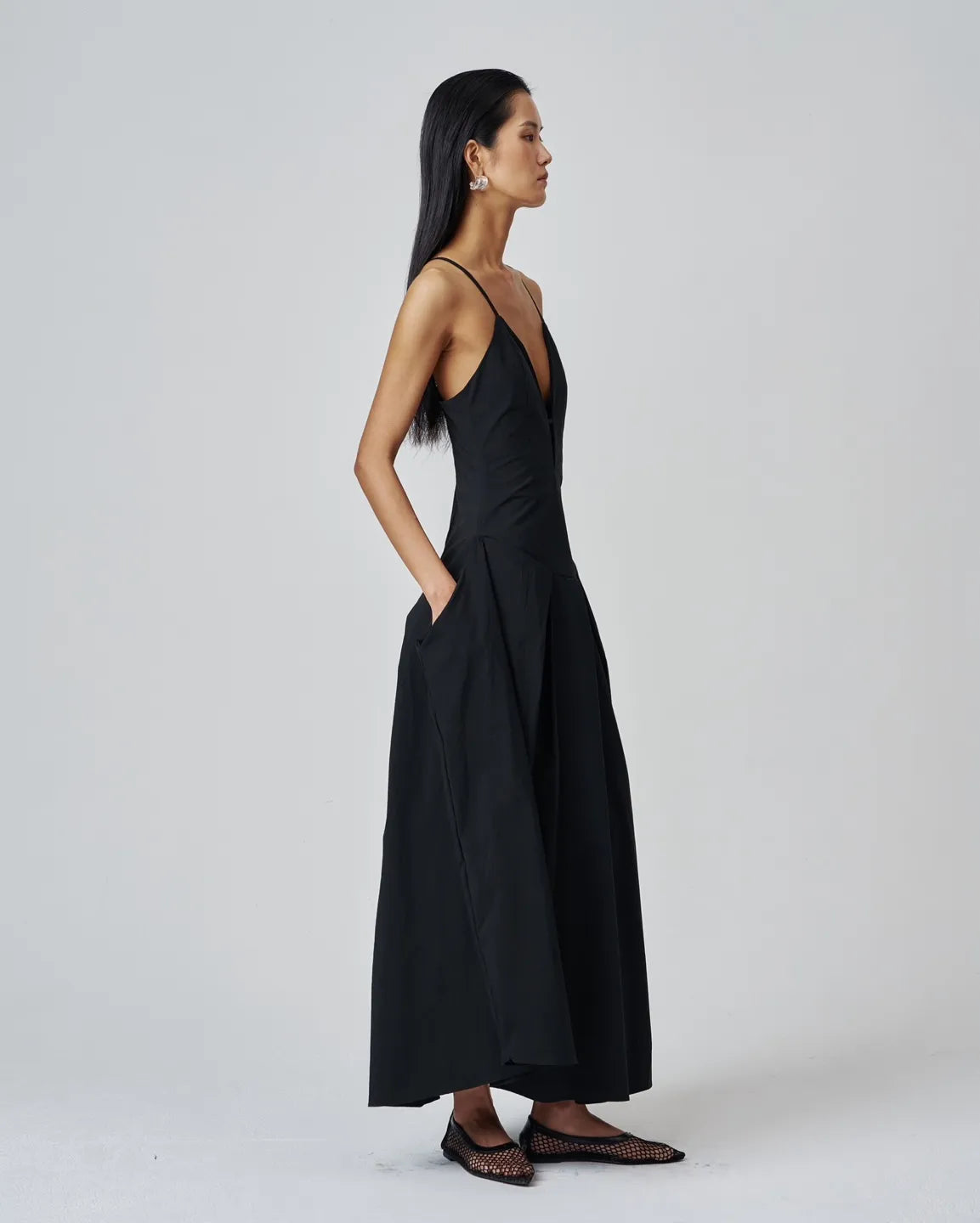 SCHWARZES KLEID