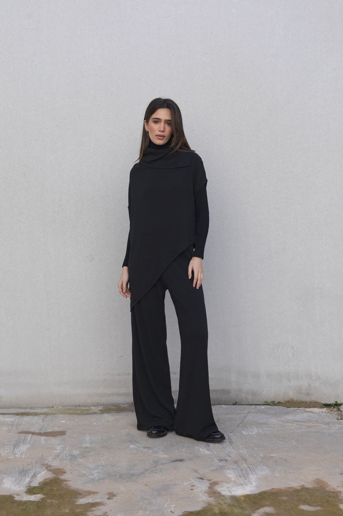 High neck Knit Sweater black color