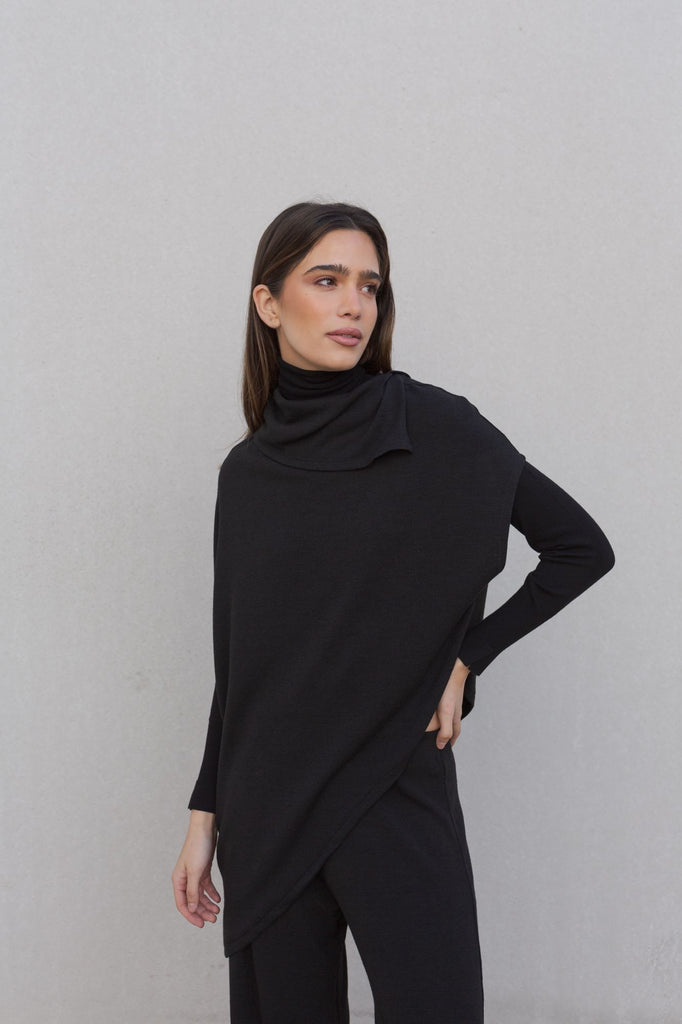 High neck Knit Sweater black color