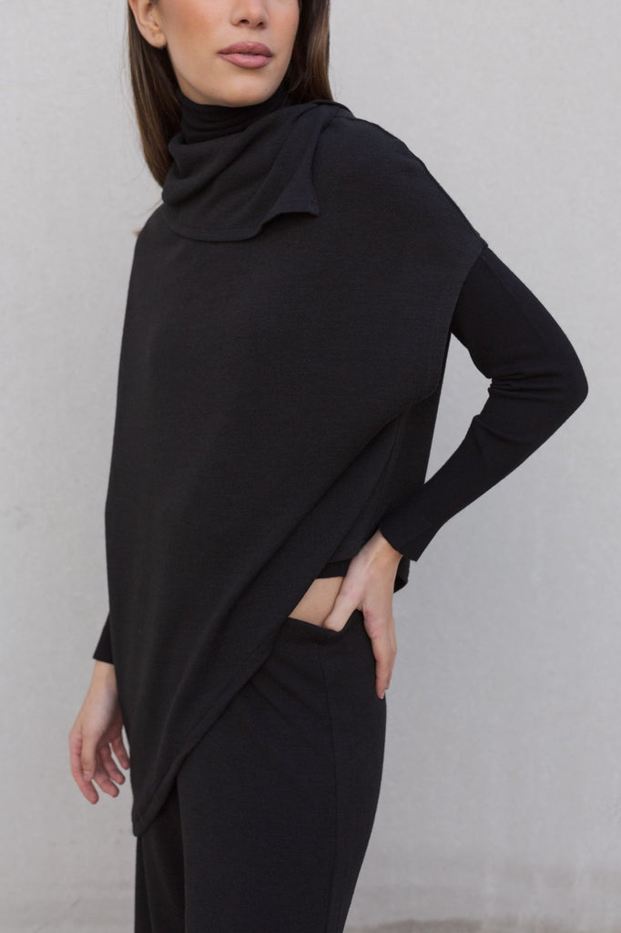 High neck Knit Sweater black color
