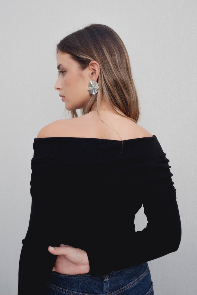 Off-Shoulder top