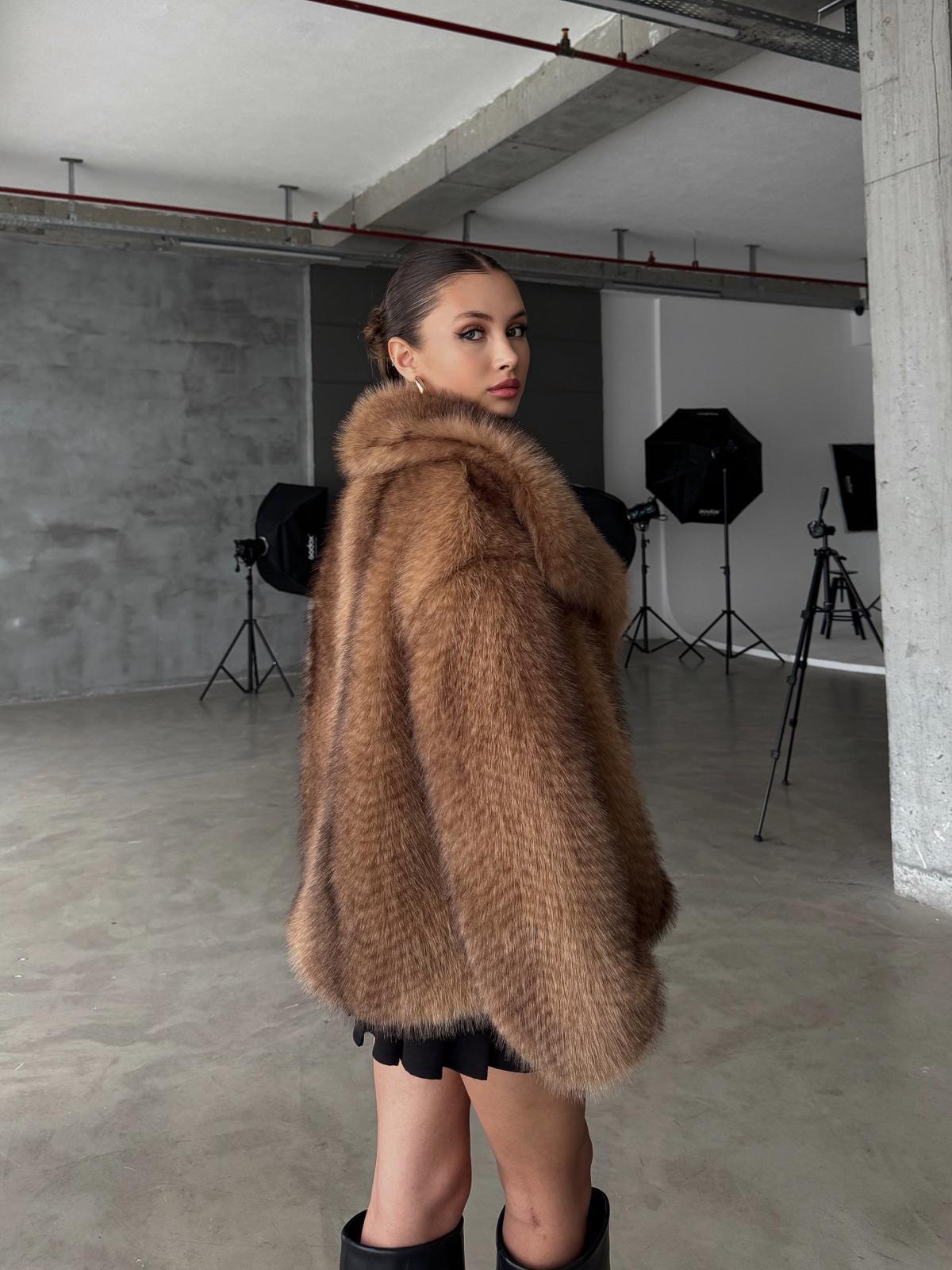 Prabangus dirbtinio kailio paltas