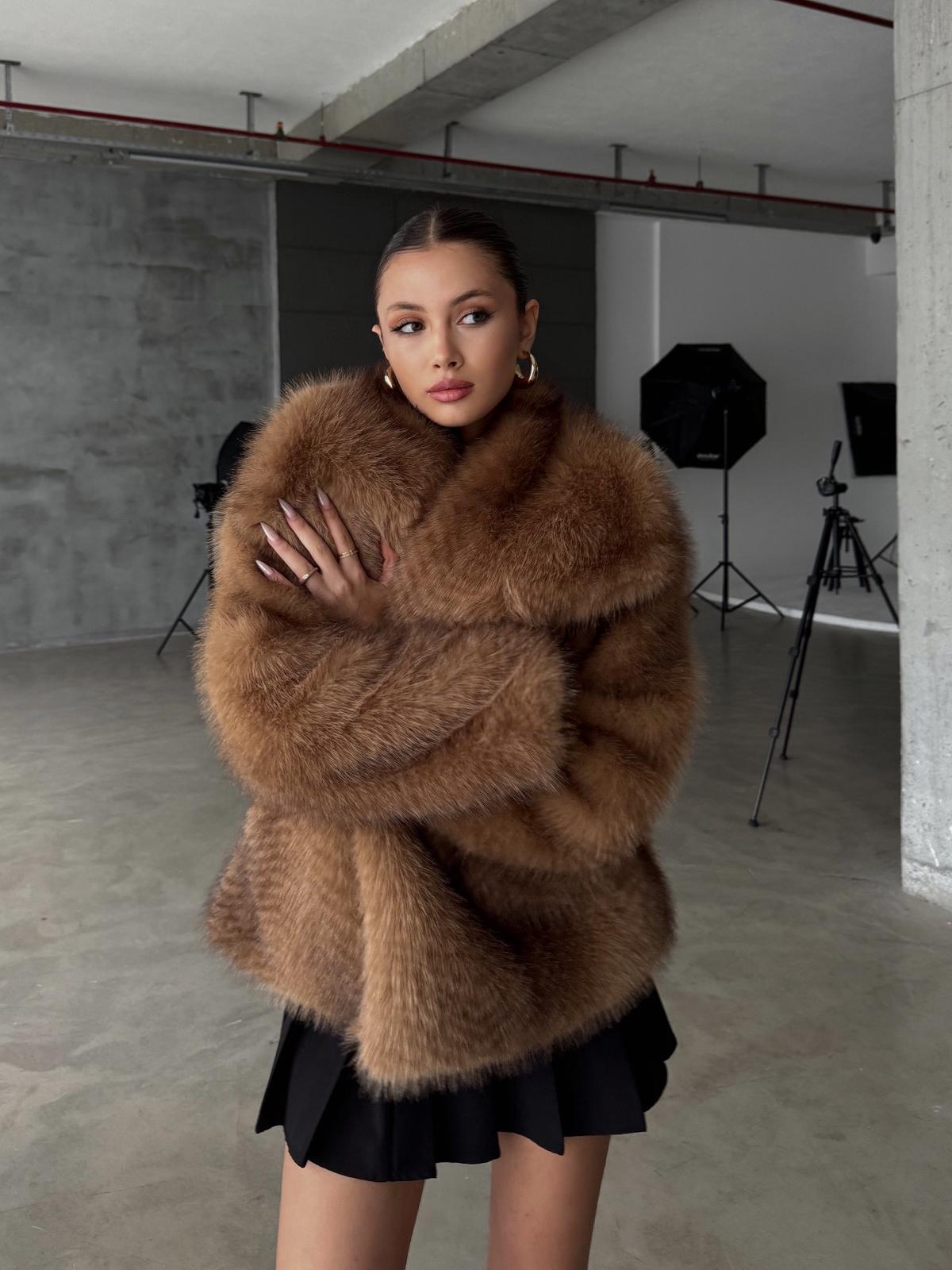 Prabangus dirbtinio kailio paltas