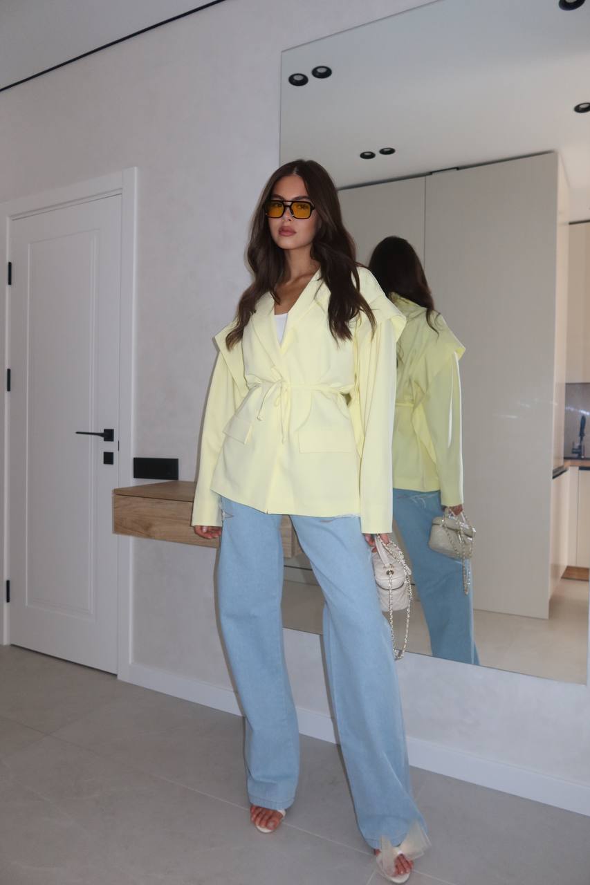 YELLOW BLAZER WITH SHOULDER