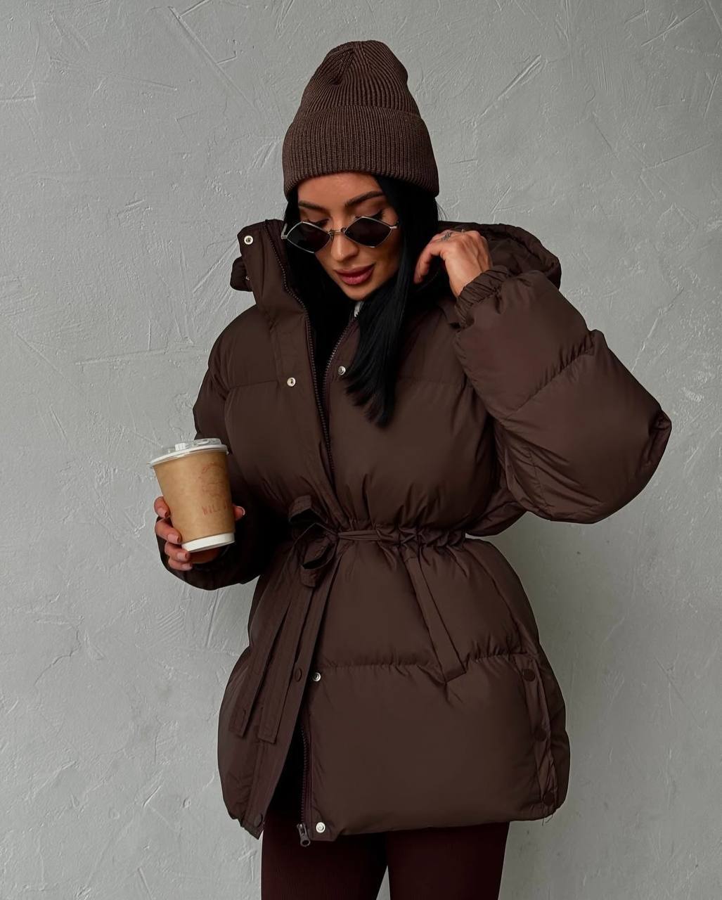 Moteriška pūkinė striukė su diržu