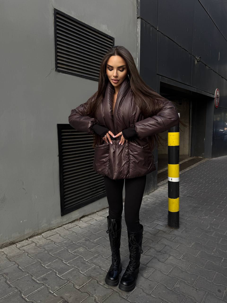 Ekopūko striukė – lengva ir šilta, ruda