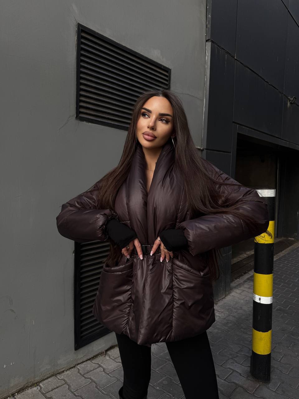 Ekopūko striukė – lengva ir šilta, ruda