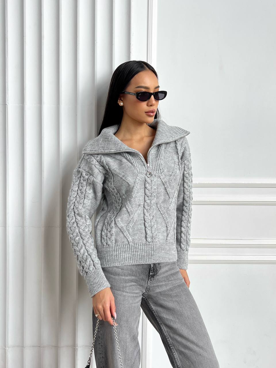 Stylish Wool Sweater with Zipper