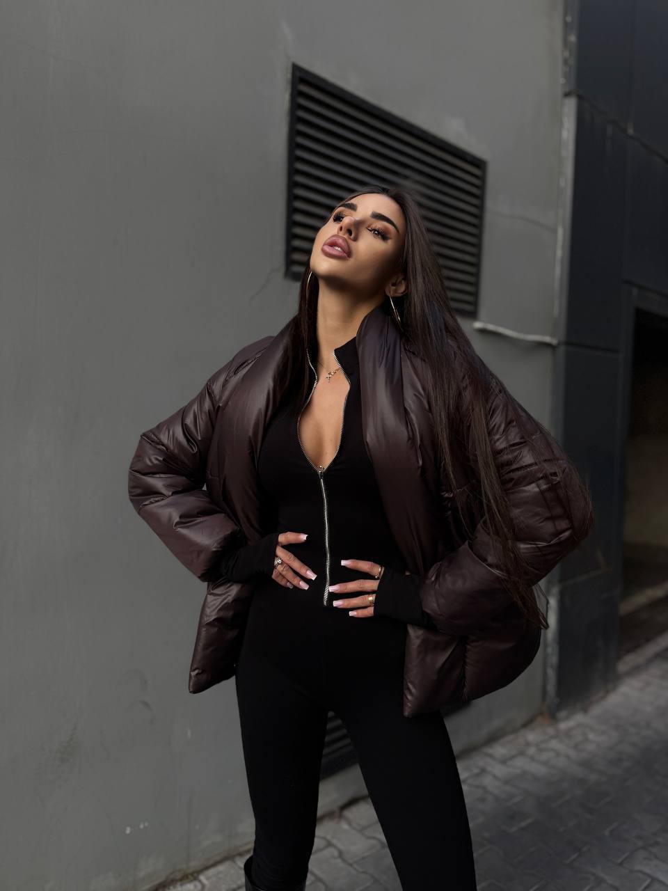 Ekopūko striukė – lengva ir šilta, ruda