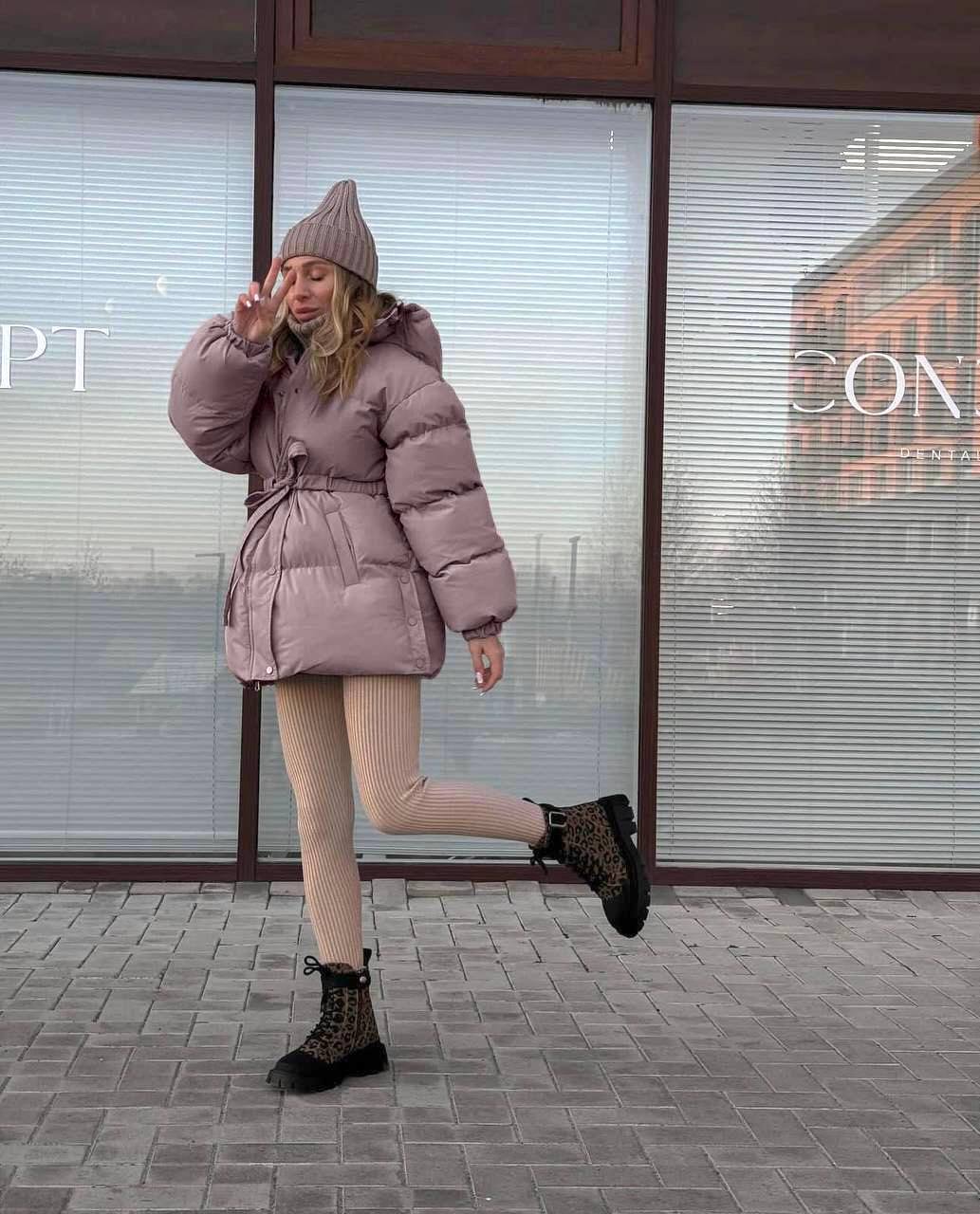 Moteriška pūkinė striukė su diržu