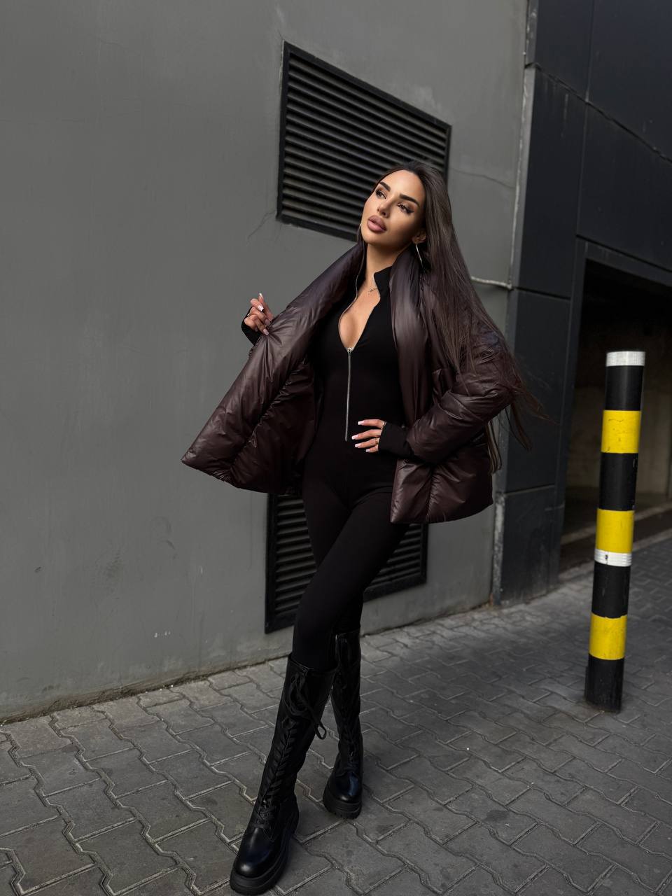 Ekopūko striukė – lengva ir šilta, ruda