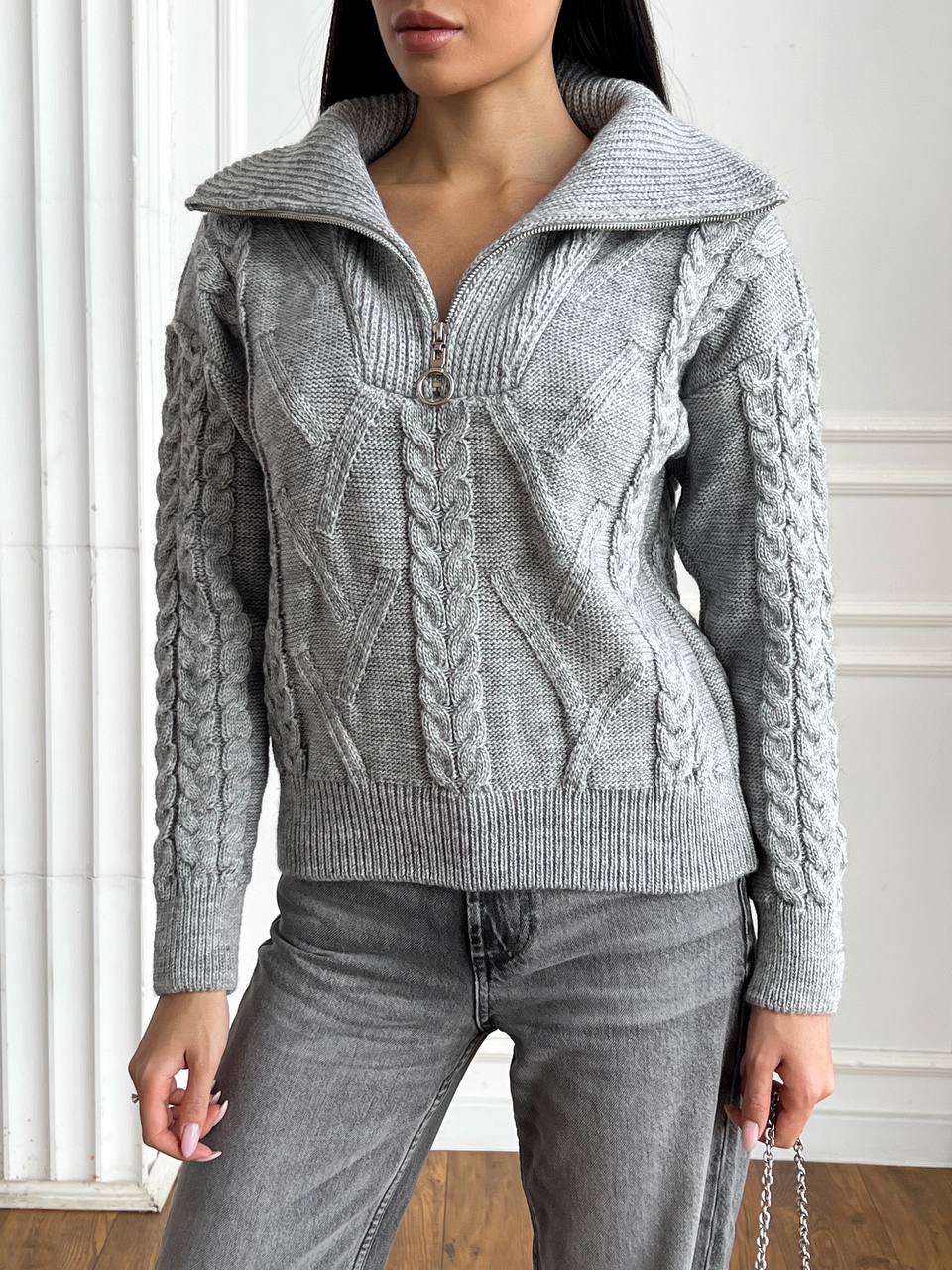 Stylish Wool Sweater with Zipper