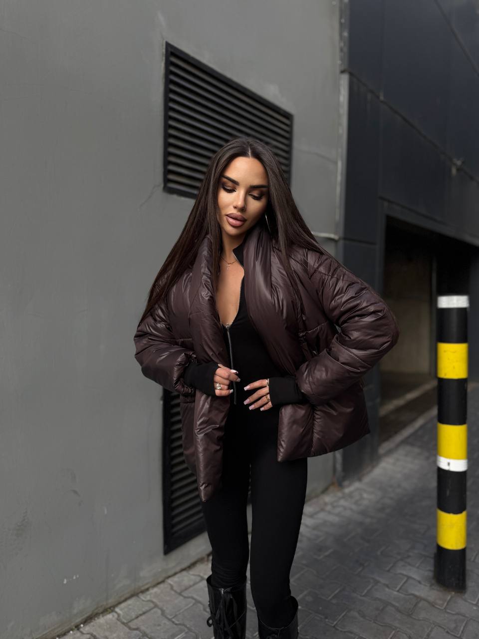 Ekopūko striukė – lengva ir šilta, ruda