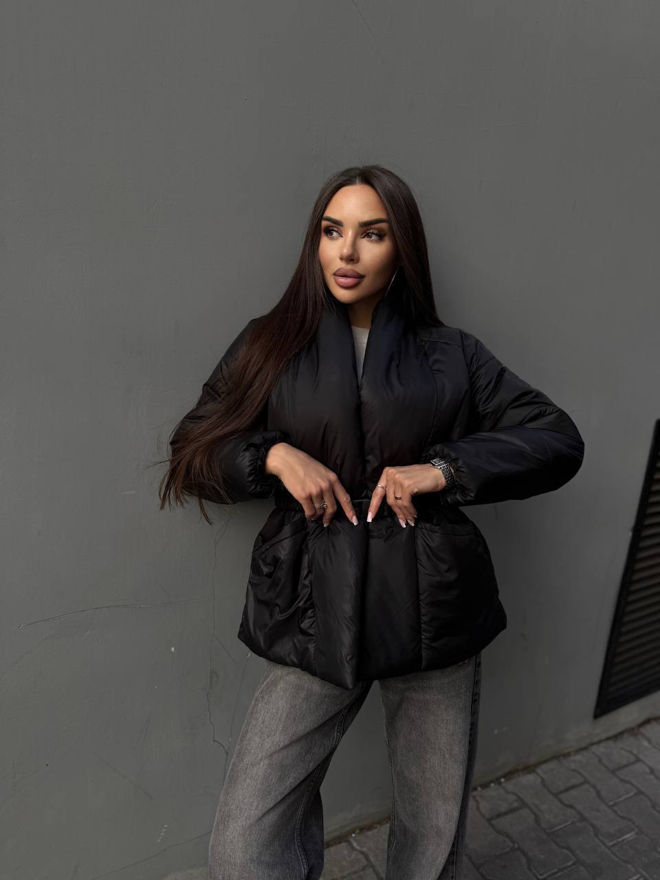 Ekopūko striukė – lengva ir šilta, juoda