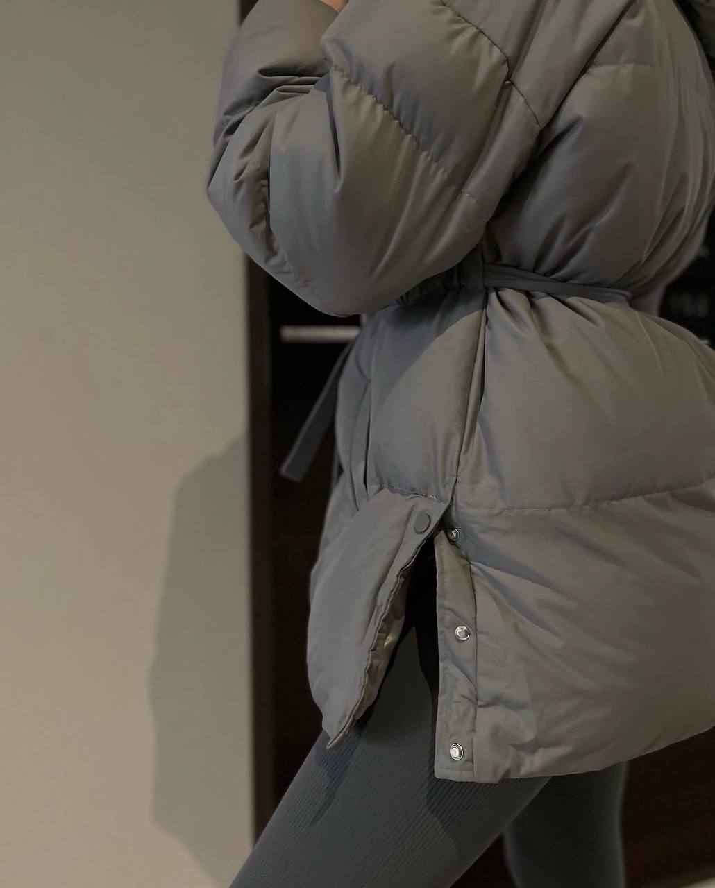 Moteriška pūkinė striukė su diržu