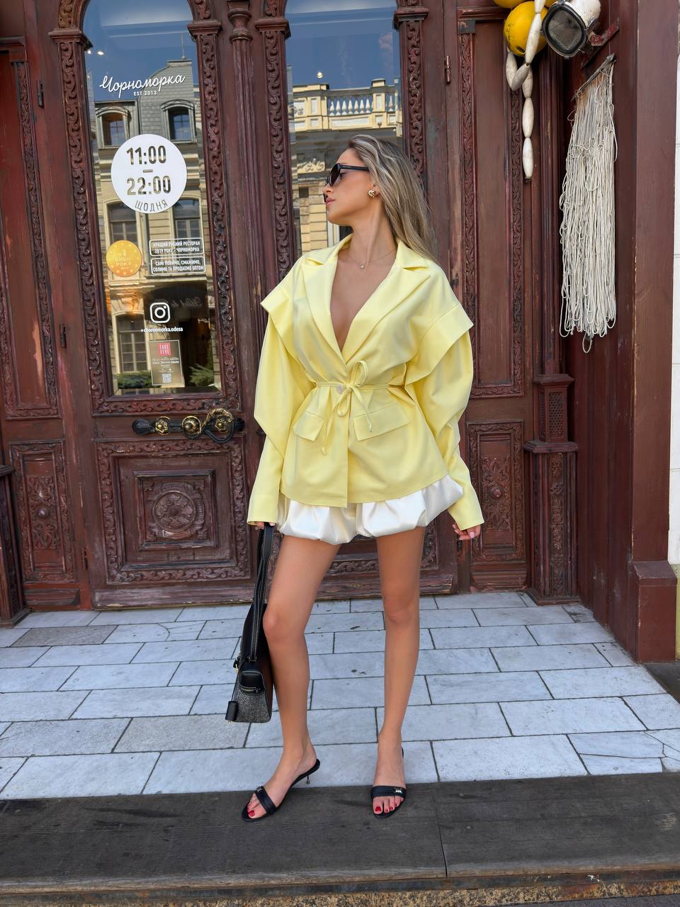 YELLOW BLAZER WITH SHOULDER