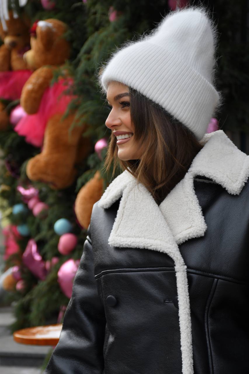 Paltas su diržu Juoda su Balta