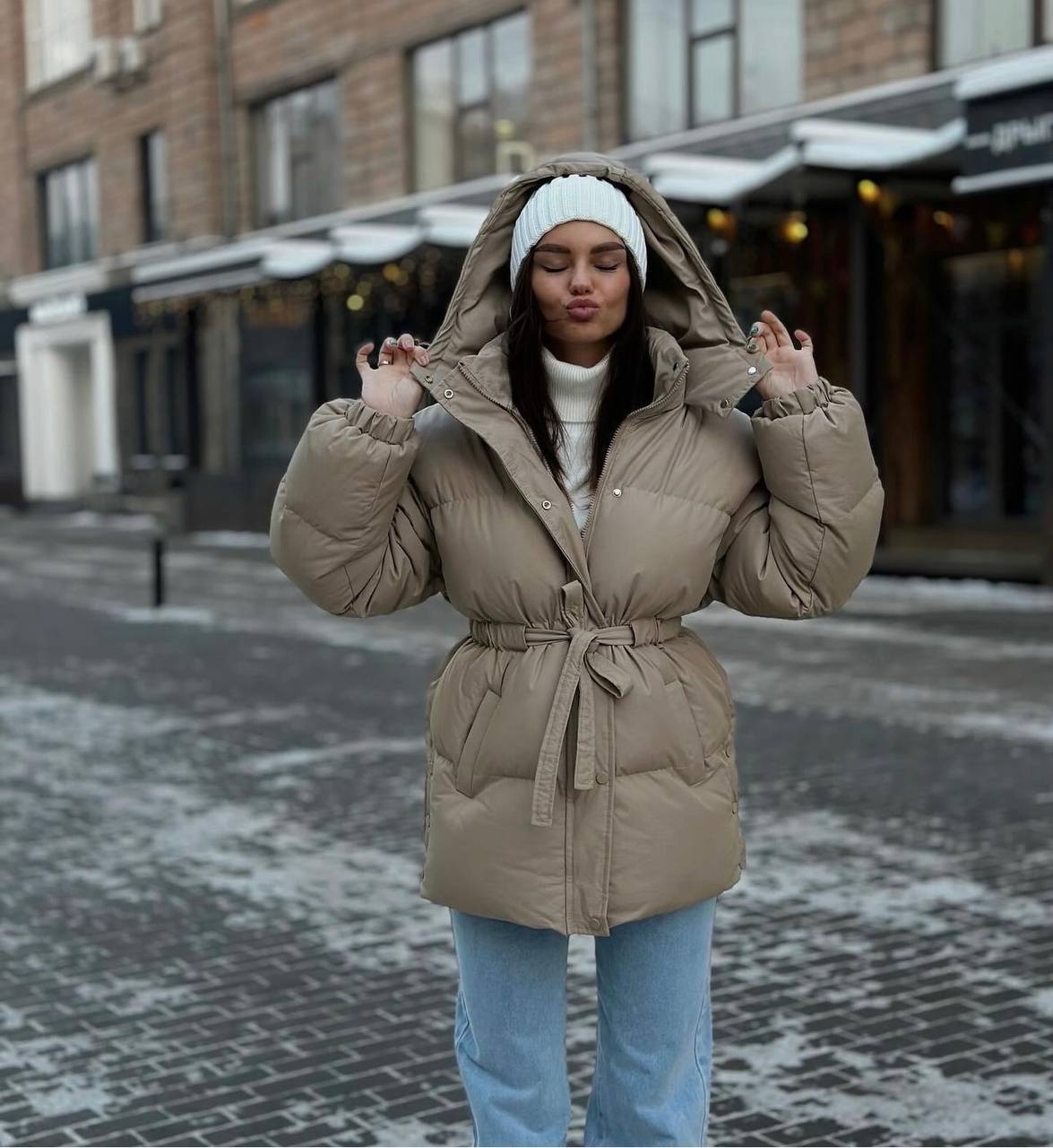 Moteriška pūkinė striukė su diržu