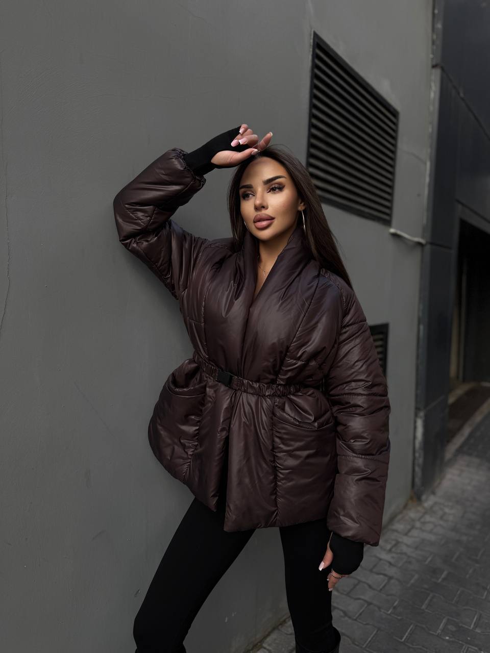 Ekopūko striukė – lengva ir šilta, ruda