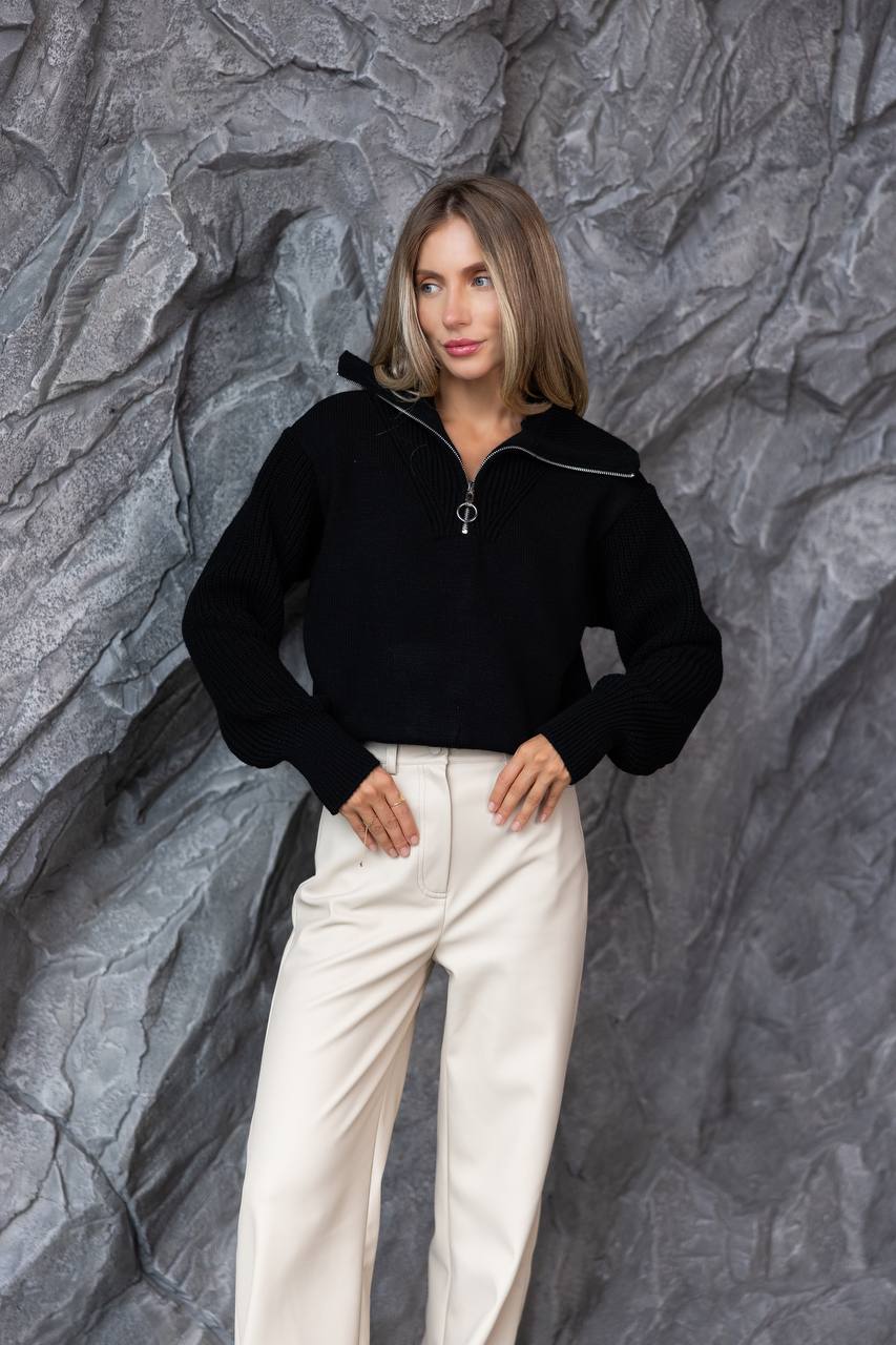 Elegant Wool-Blend Zipped Knitwear
