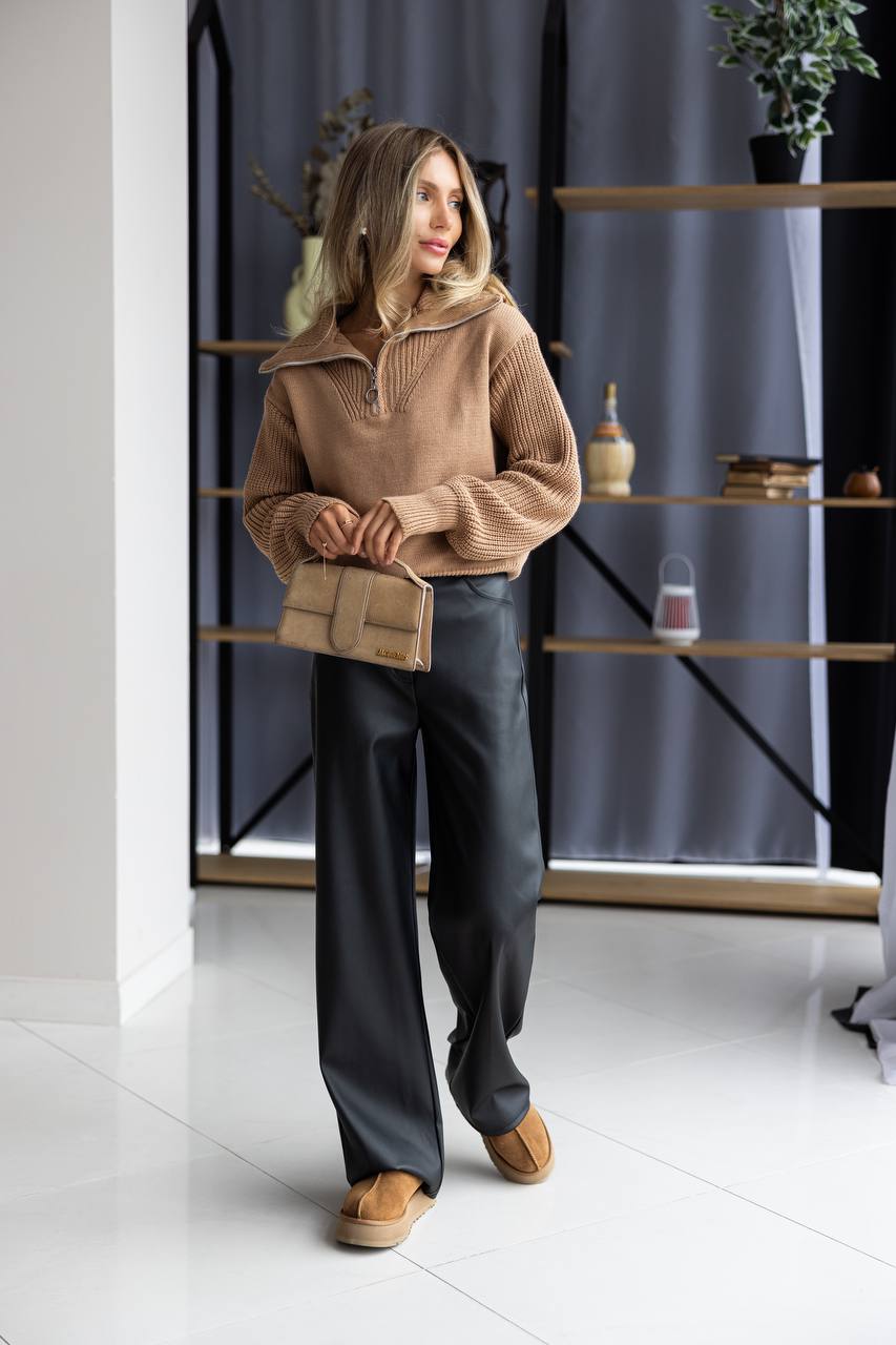 Elegant Wool-Blend Zipped Knitwear