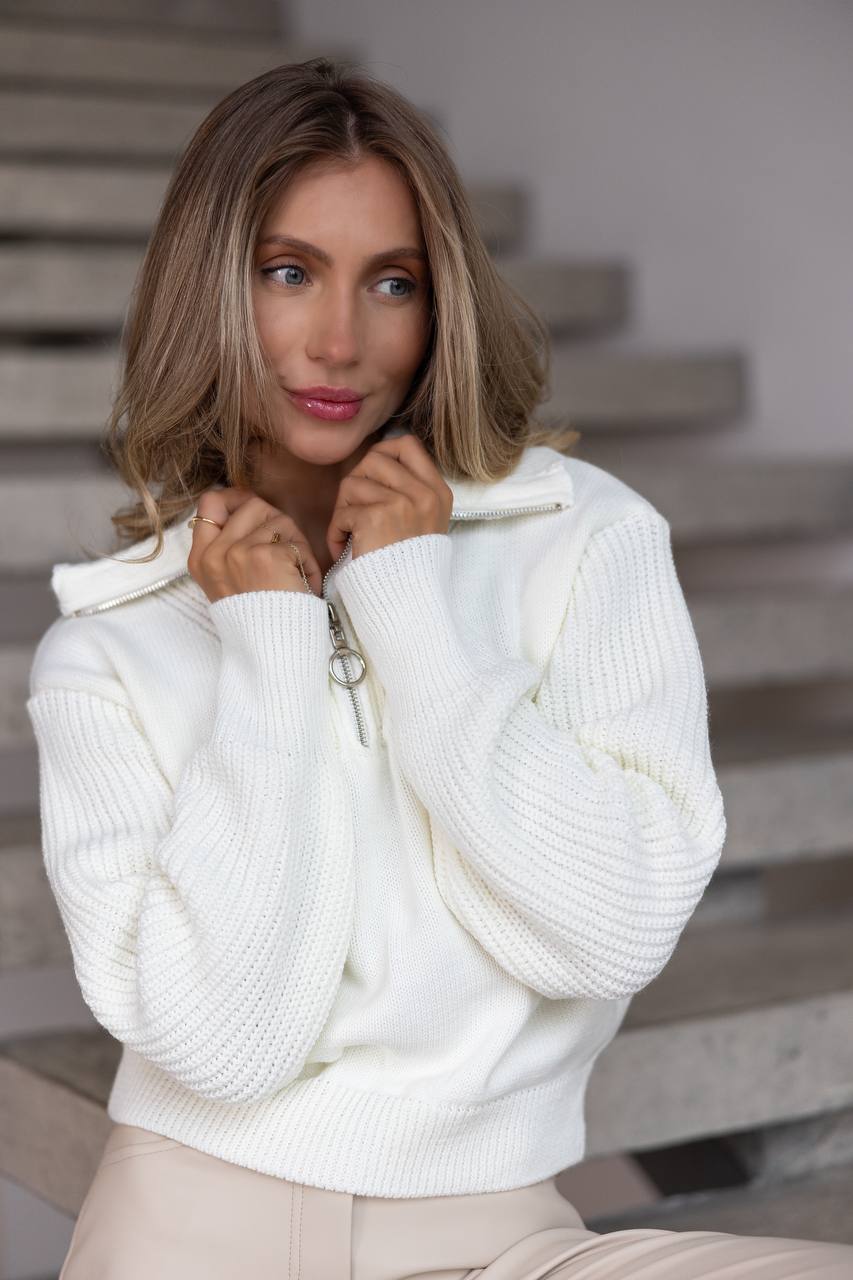 Elegant Wool-Blend Zipped Knitwear