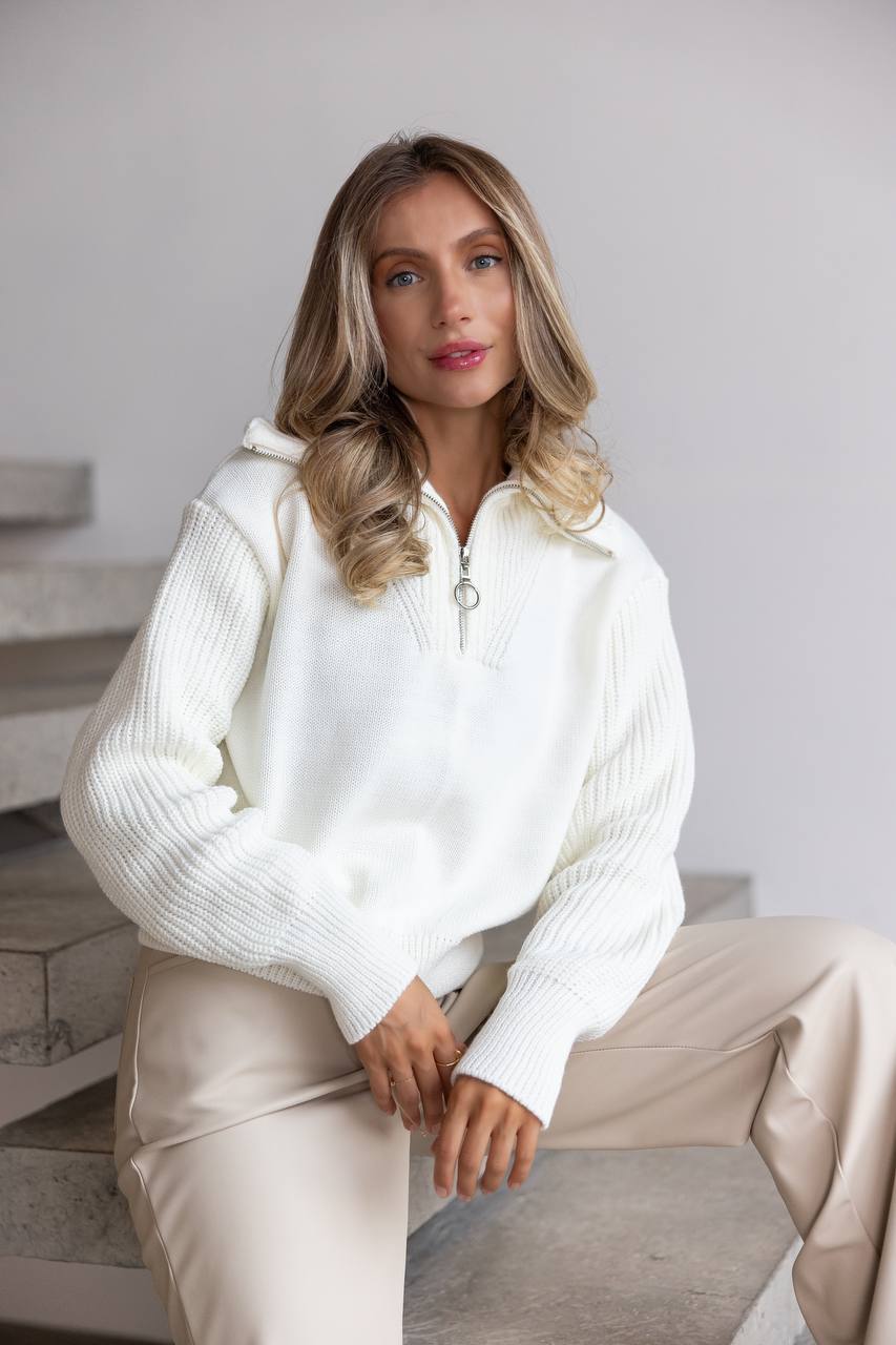 Elegant Wool-Blend Zipped Knitwear