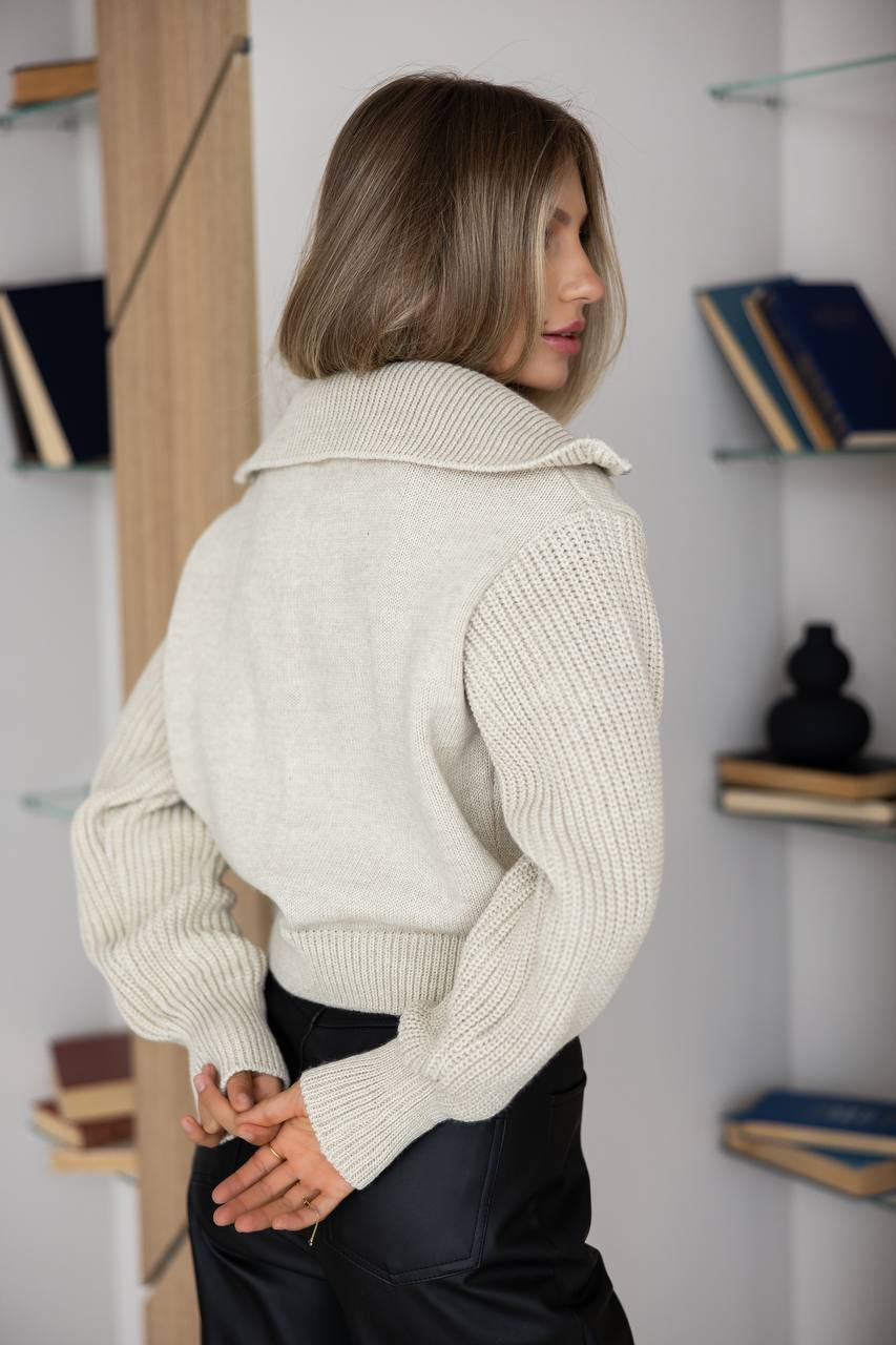 Elegant Wool-Blend Zipped Knitwear
