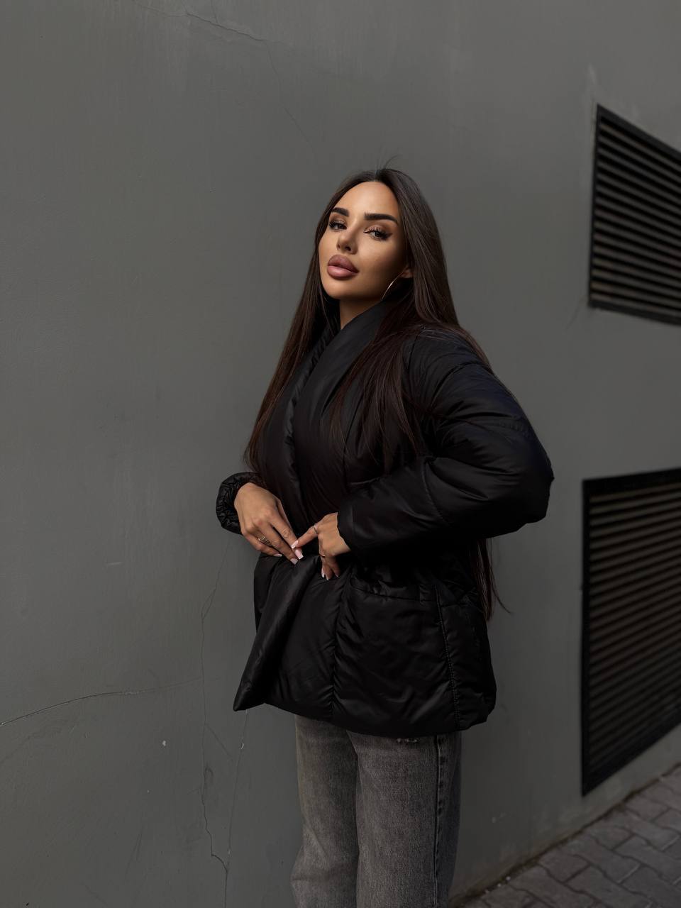 Ekopūko striukė – lengva ir šilta, juoda